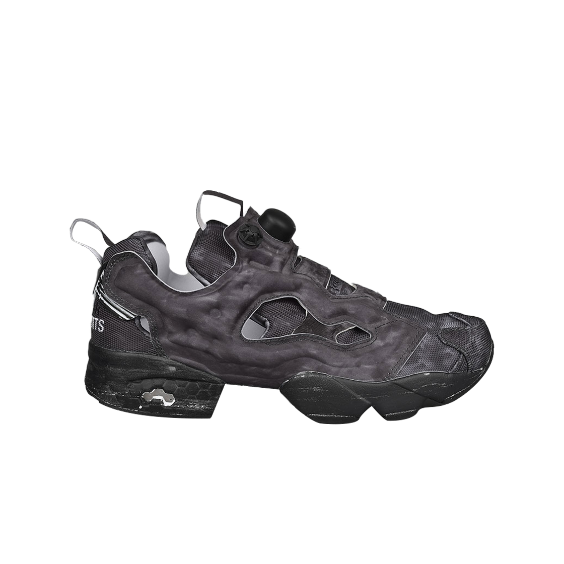리복 x 베트멍 인스타펌프 퓨리 OG 워시드 블랙(Reebok x Vetements Instapump Fury OG Washed Black)