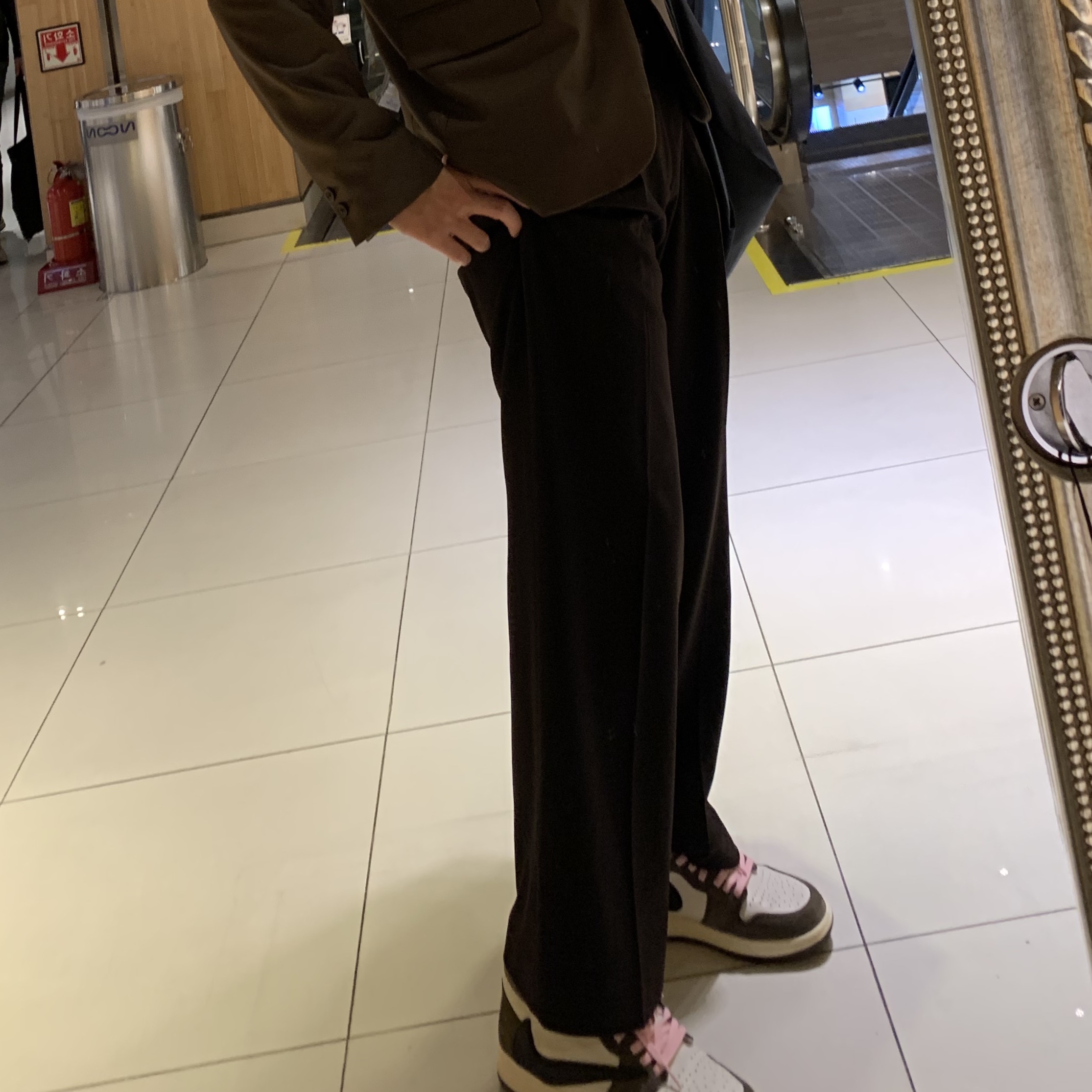 Jordan 1 x Travis Scott Retro High OG SP Mocha, Jordan 1 x Travis Scott Retro Low OG SP Mocha 착용 스타일 - 2