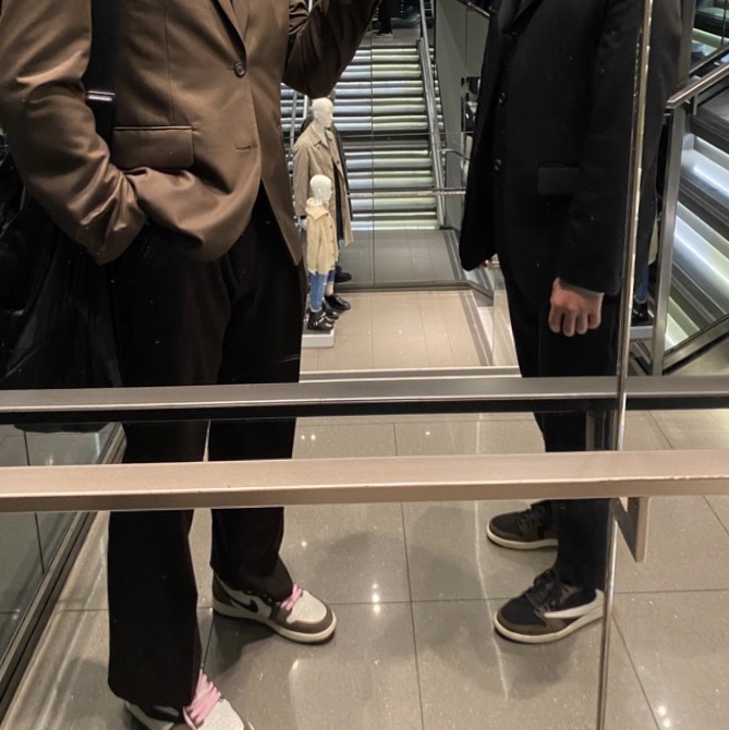 Jordan 1 x Travis Scott Retro High OG SP Mocha, Jordan 1 x Travis Scott Retro Low OG SP Mocha 착용 스타일 - 1
