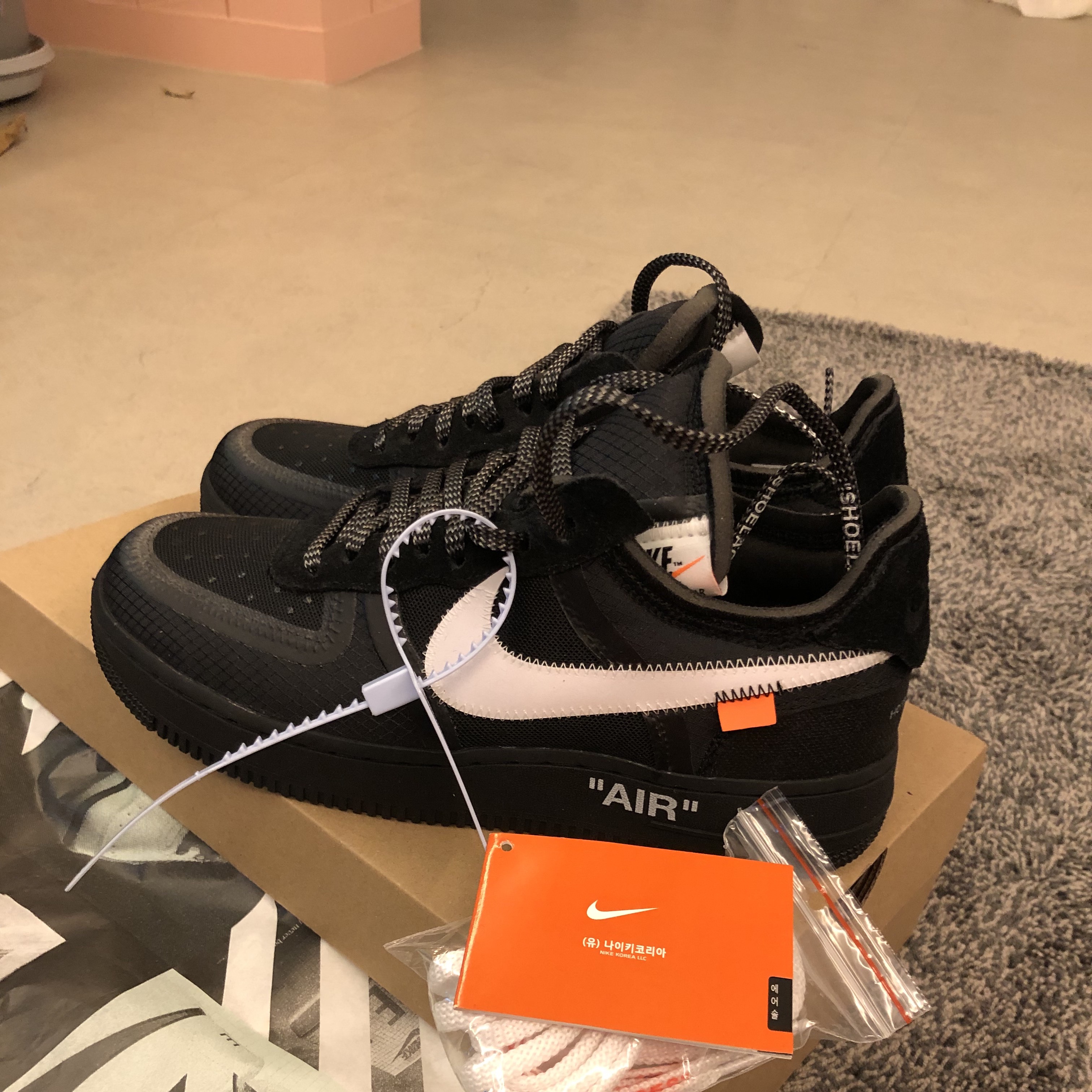 Nike x Off-White Air Force 1 Low Black White 착용 스타일