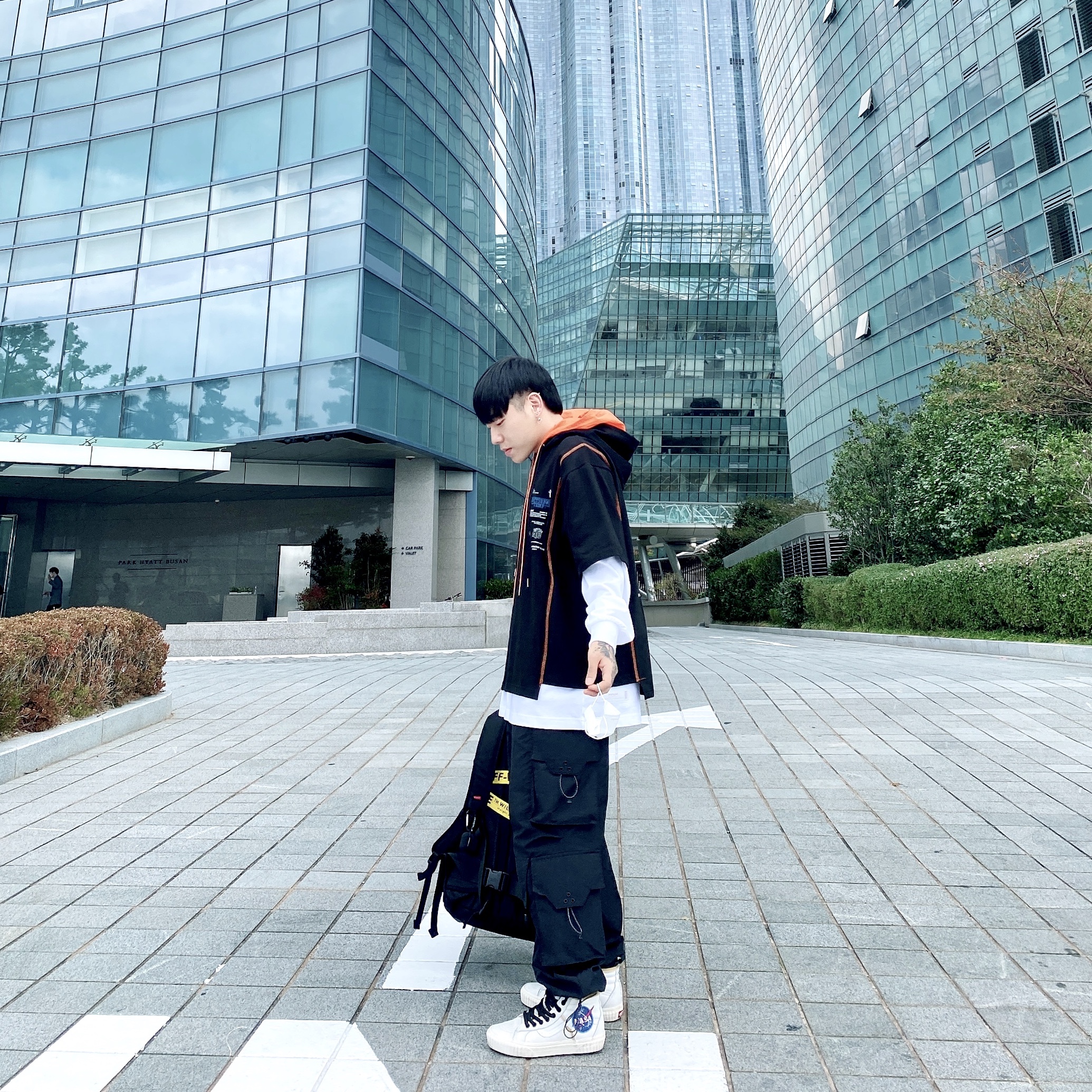 Vans x NASA Sk8-Hi MTE Space Voyager True White 착용 스타일