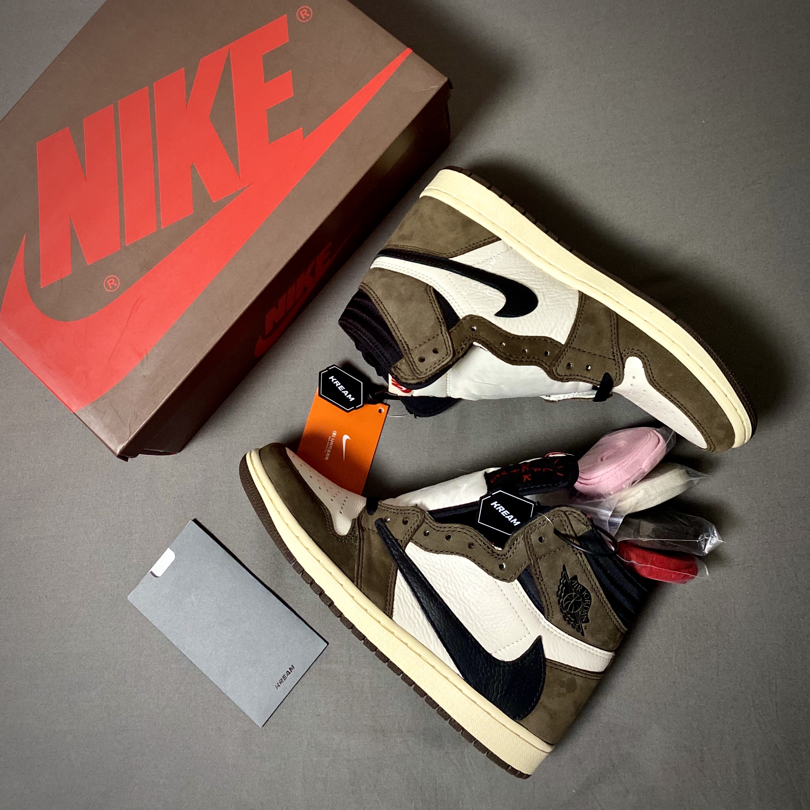 Jordan 1 x Travis Scott Retro High OG SP Mocha 착용 스타일
