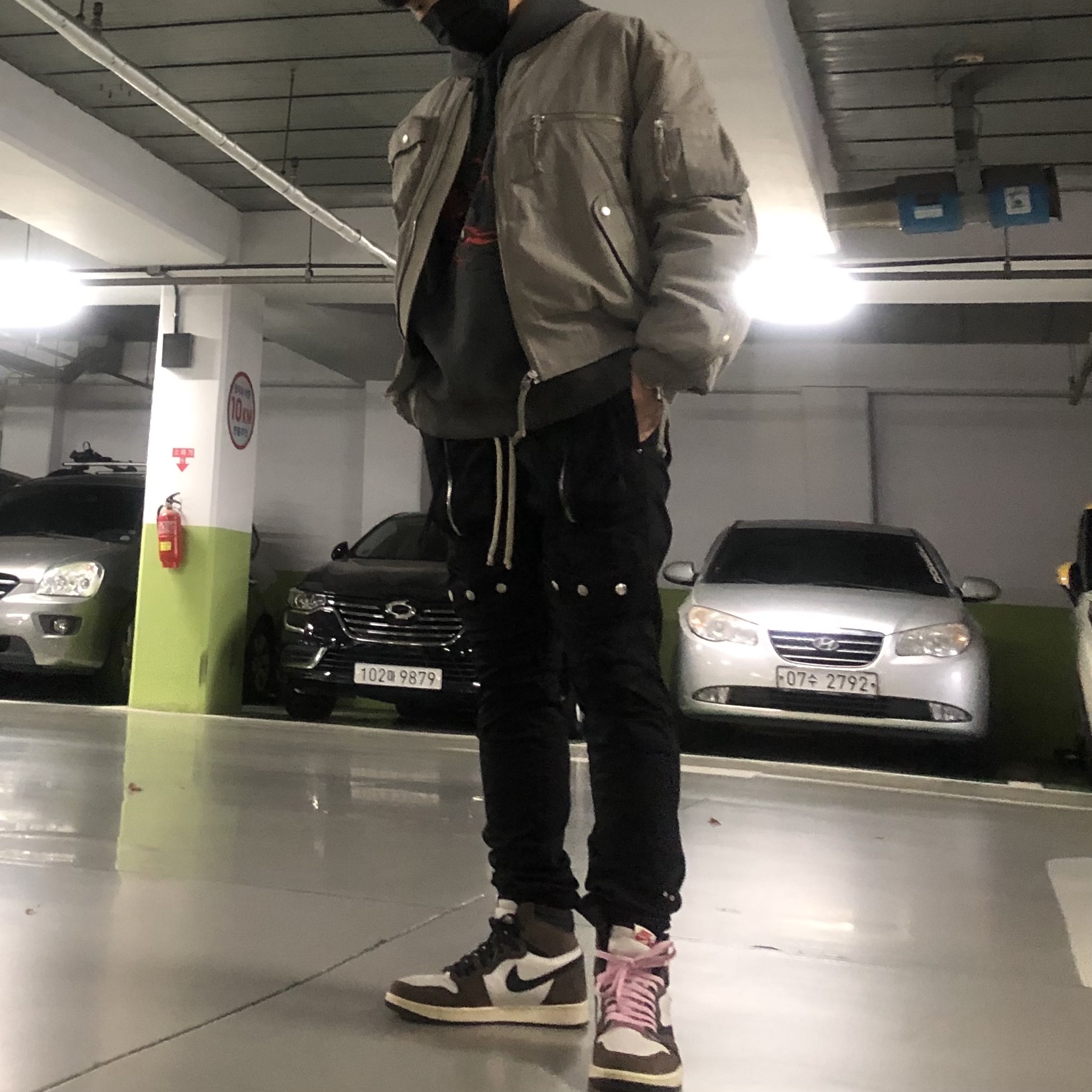 Jordan 1 x Travis Scott Retro High OG SP Mocha 착용 스타일