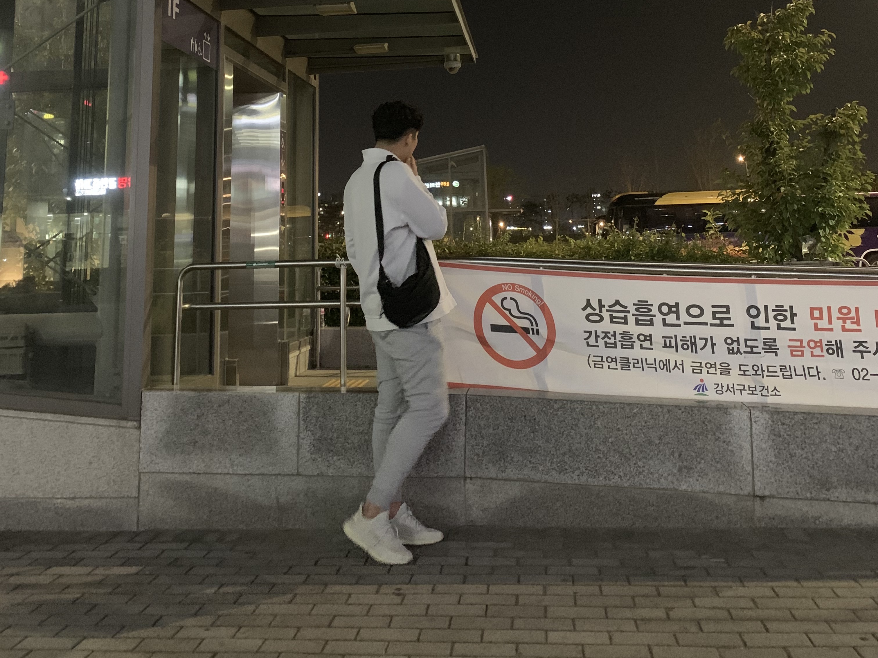 Adidas Yeezy Boost 350 V2 Lundmark - Non Reflective 착용 스타일