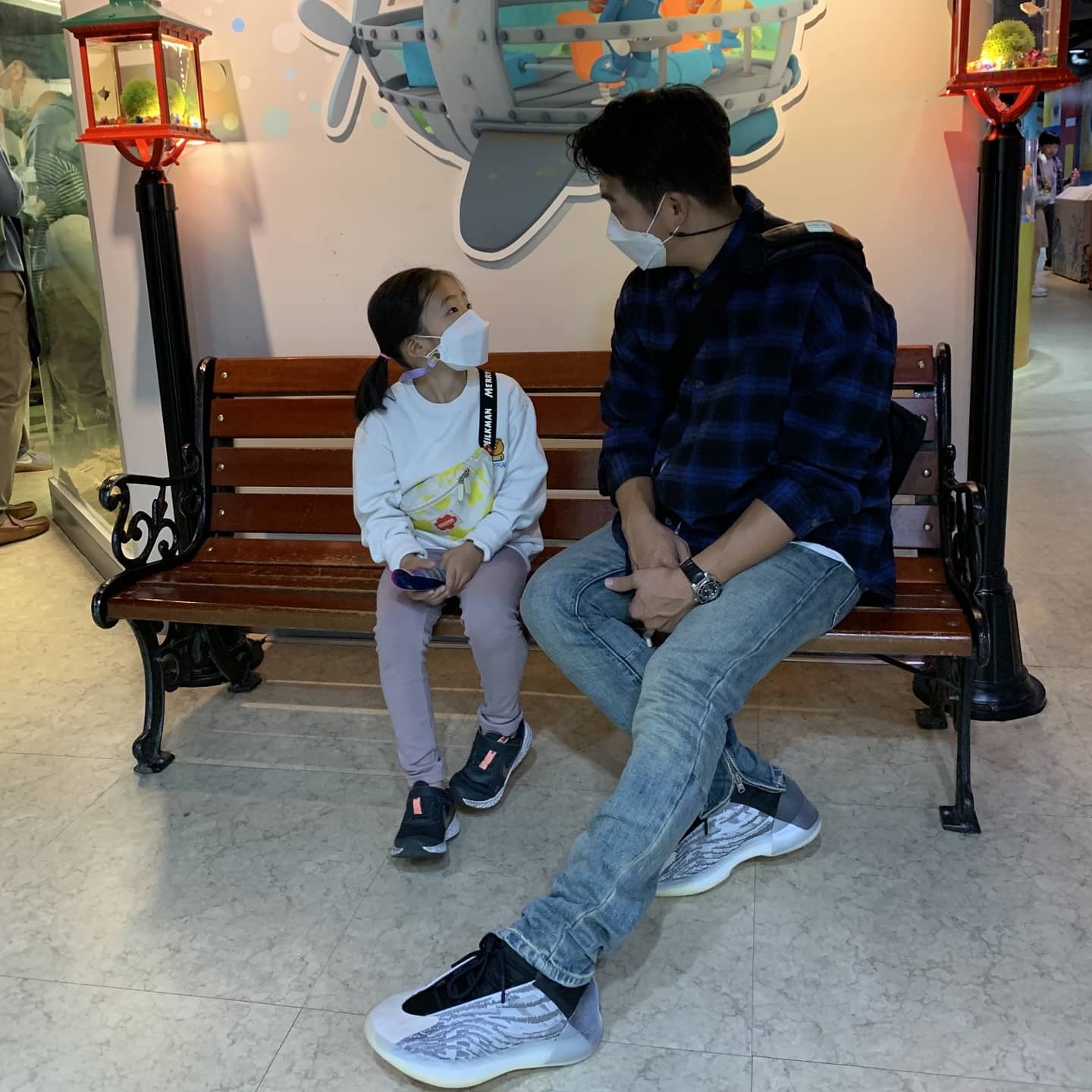 Adidas Yeezy QNTM Lifestyle 착용 스타일