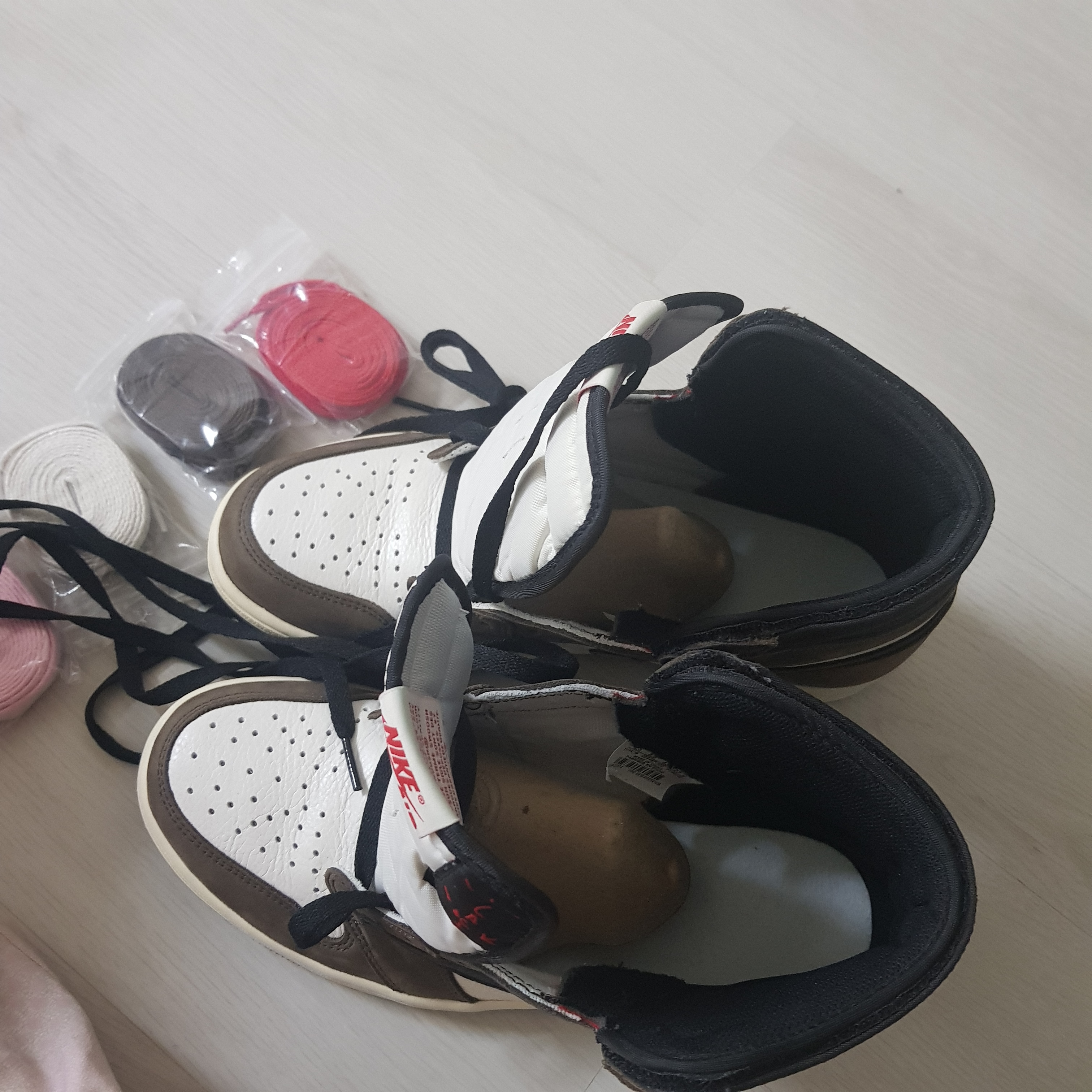 Jordan 1 x Travis Scott Retro High OG SP Mocha 착용 스타일
