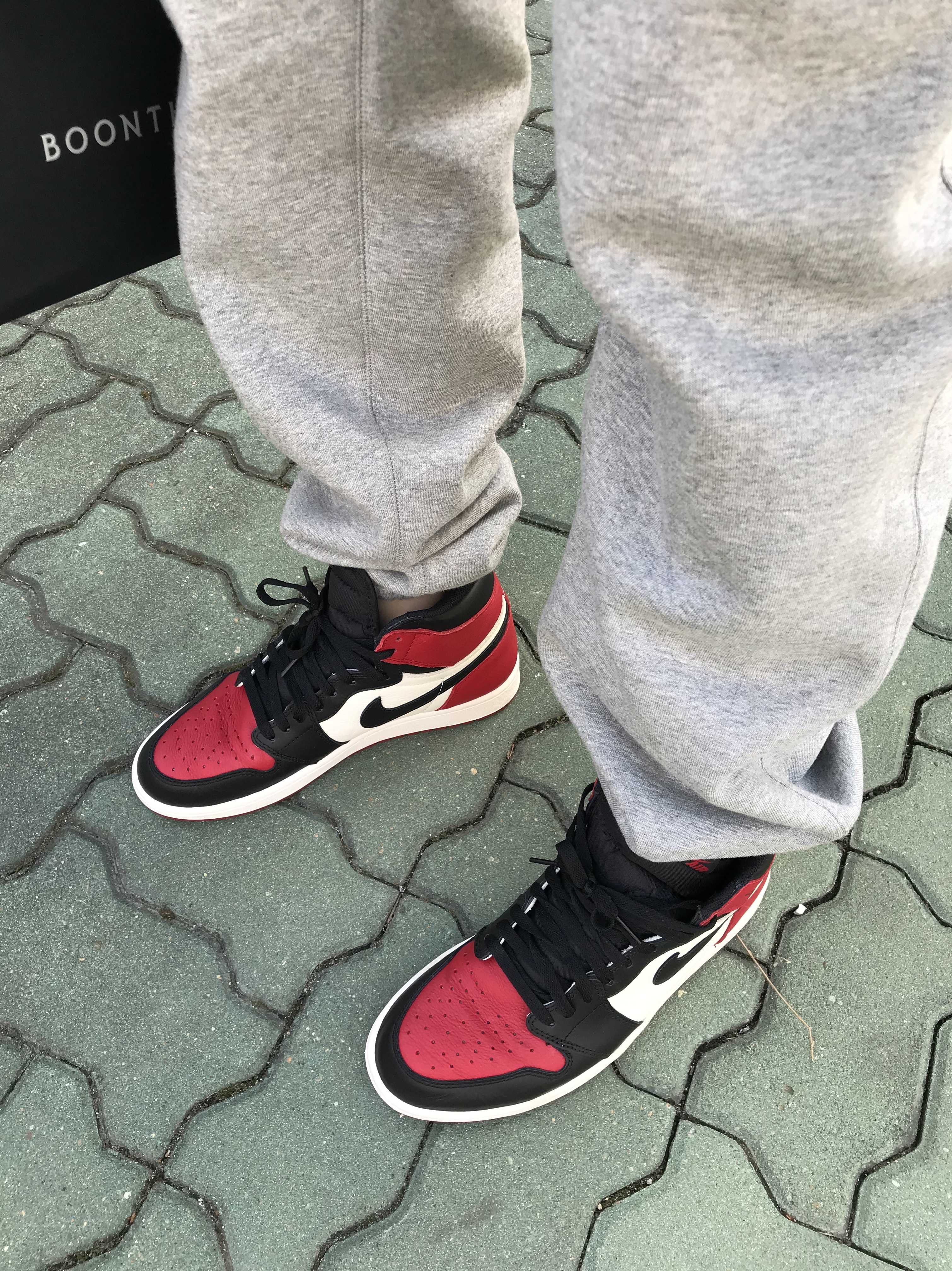 Jordan 1 Retro High OG Bred Toe 착용 스타일 - 1