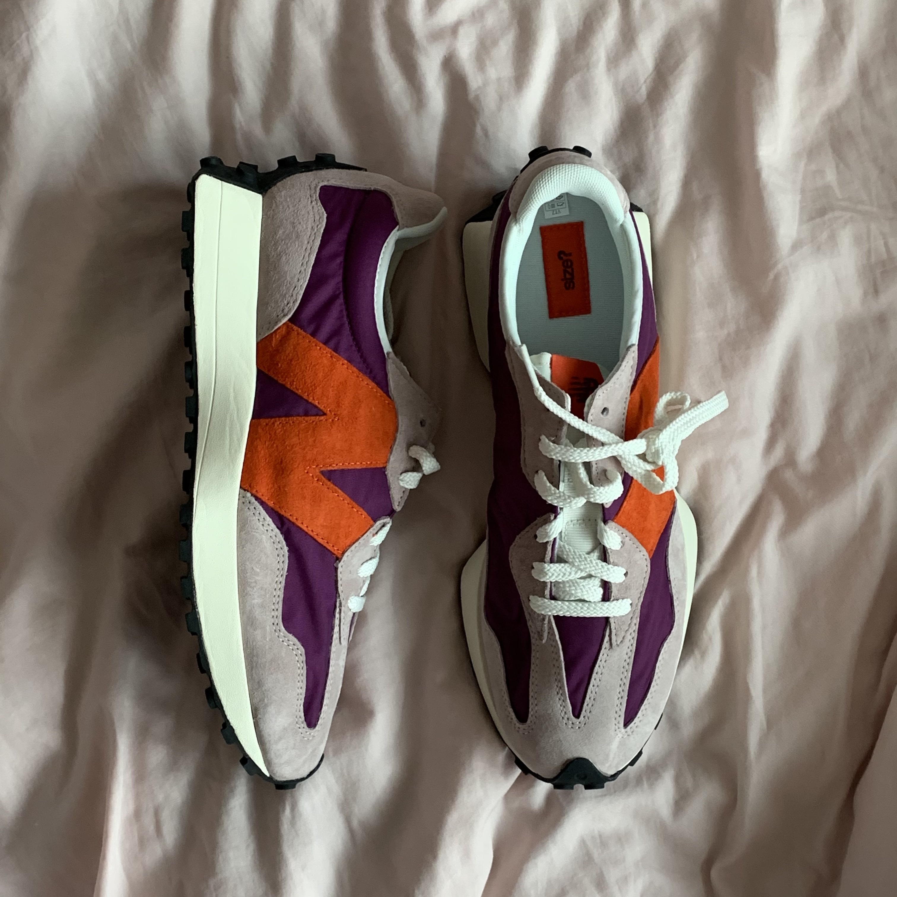 New Balance x Size? 327 Purple Orange 착용 스타일 - 2
