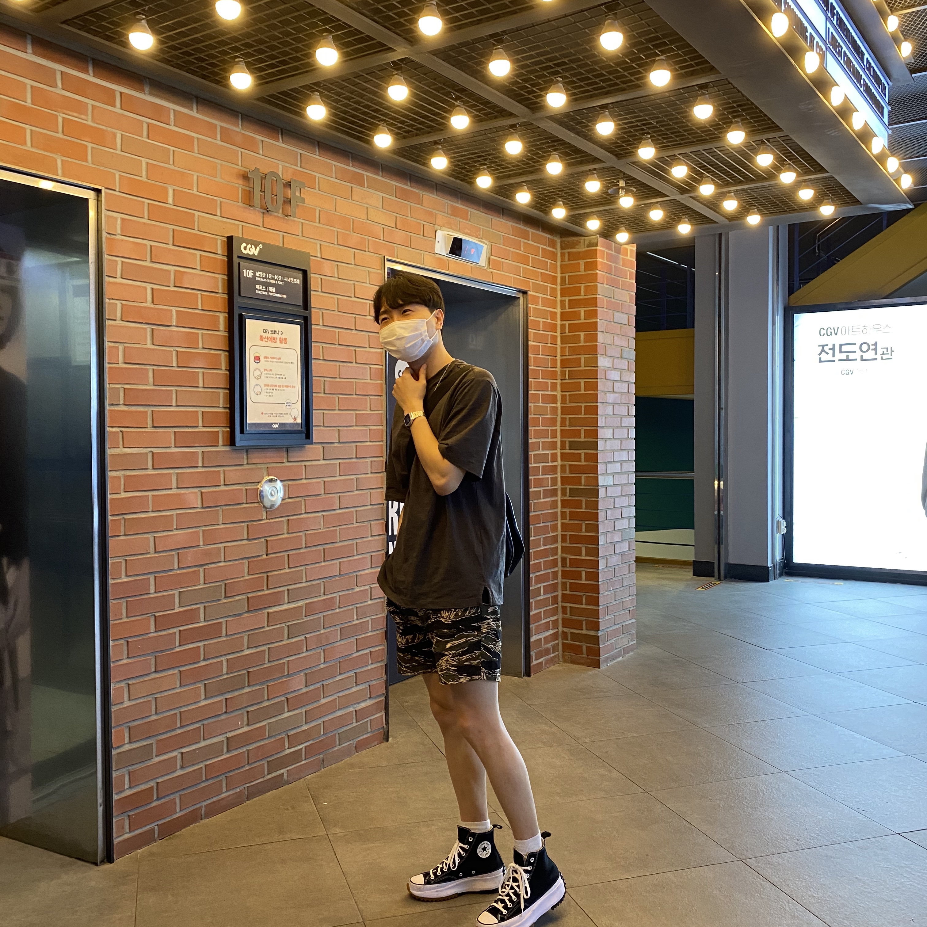 Converse Run Star Hike Hi Black White Gum 착용 스타일