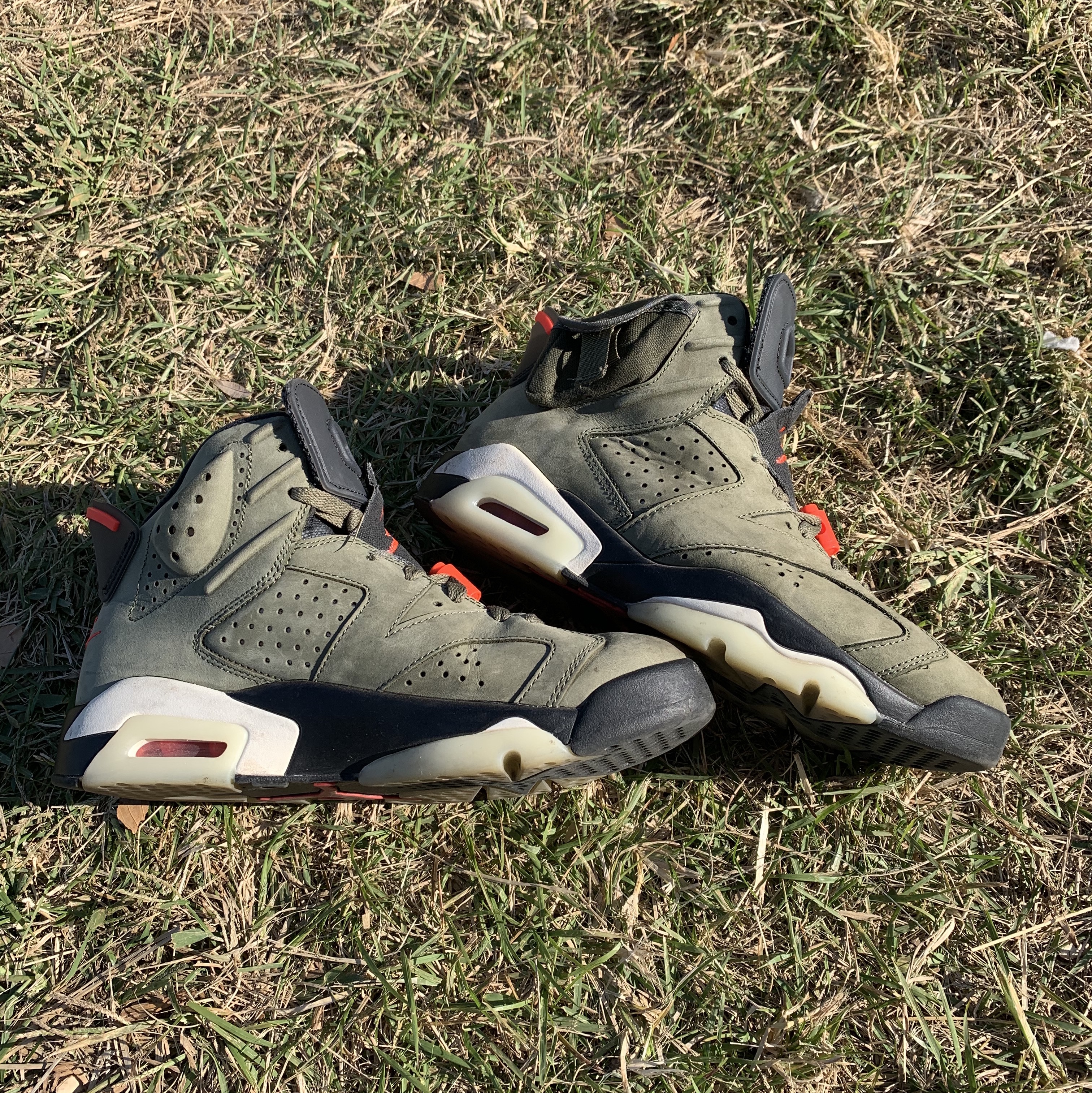 Jordan 6 x Travis Scott Retro Olive 착용 스타일