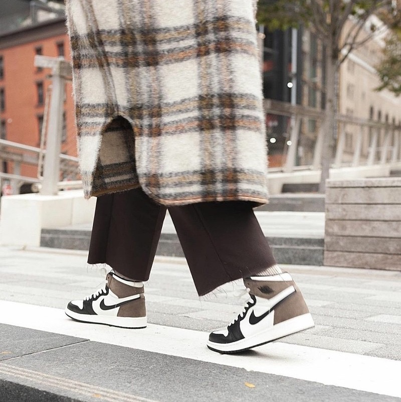 Jordan 1 Retro High OG Black Mocha, (GS) Jordan 1 Retro High OG Black Mocha 착용 스타일