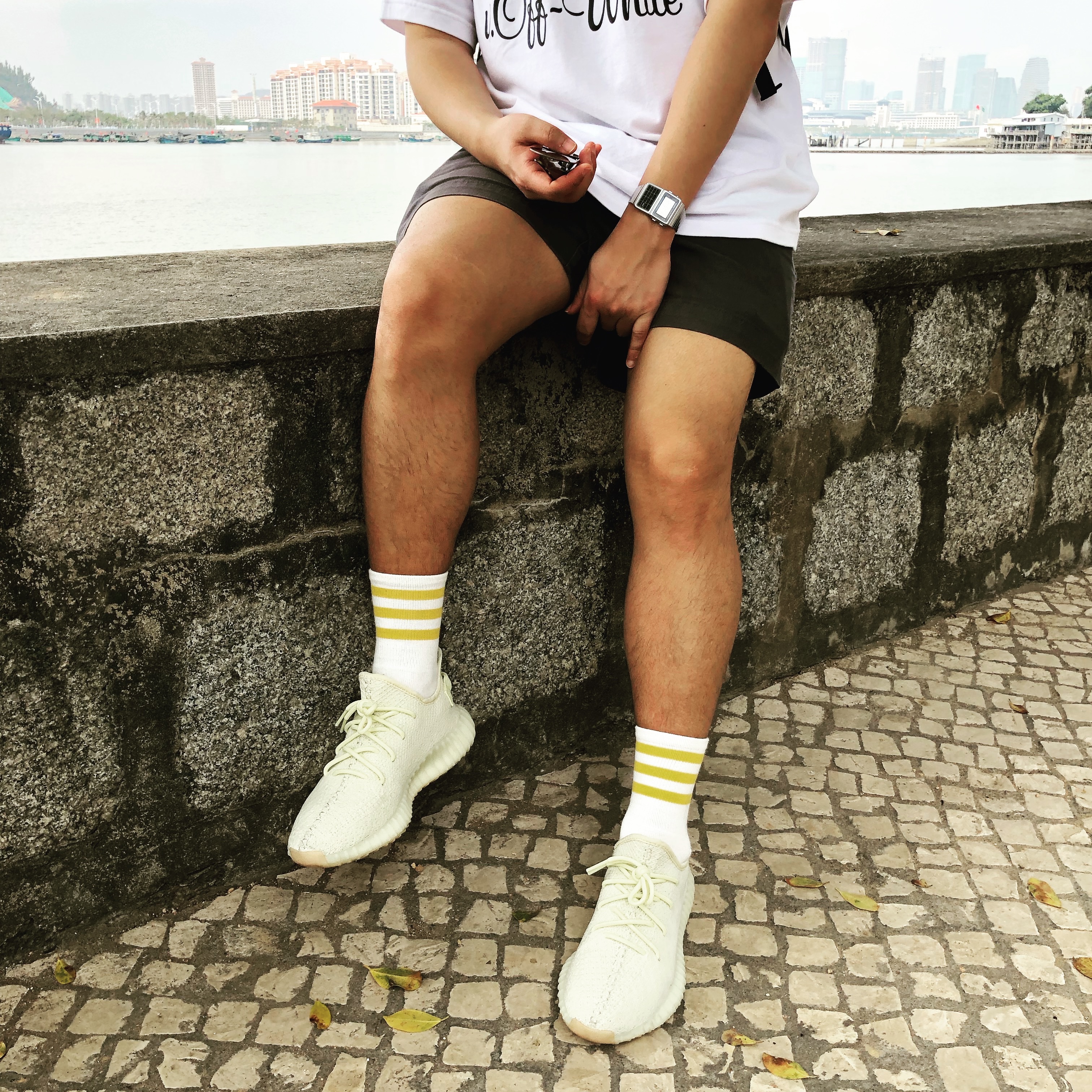 Adidas Yeezy Boost 350 V2 Butter 착용 스타일