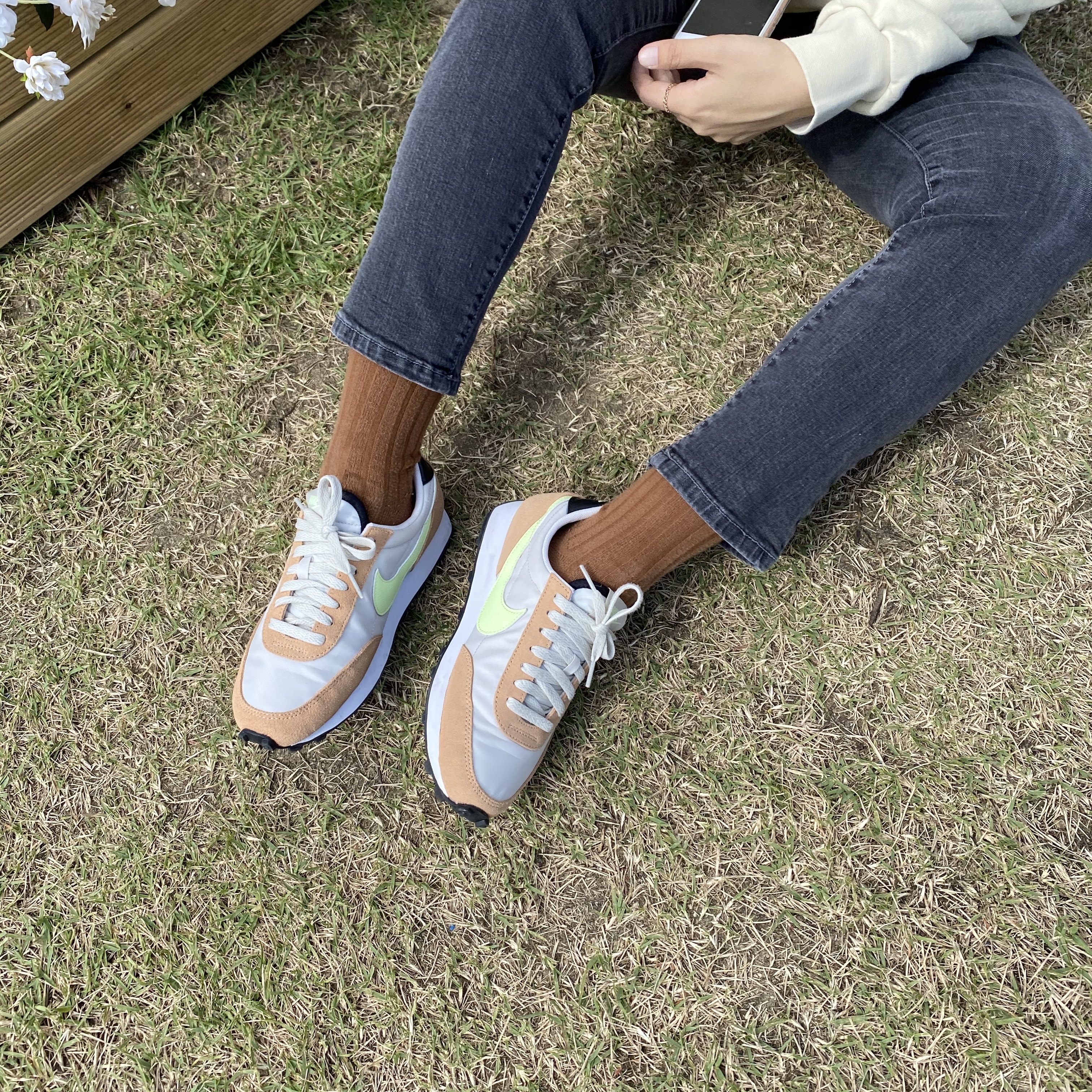 (W) Nike Daybreak Praline Volt 착용 스타일 - 2
