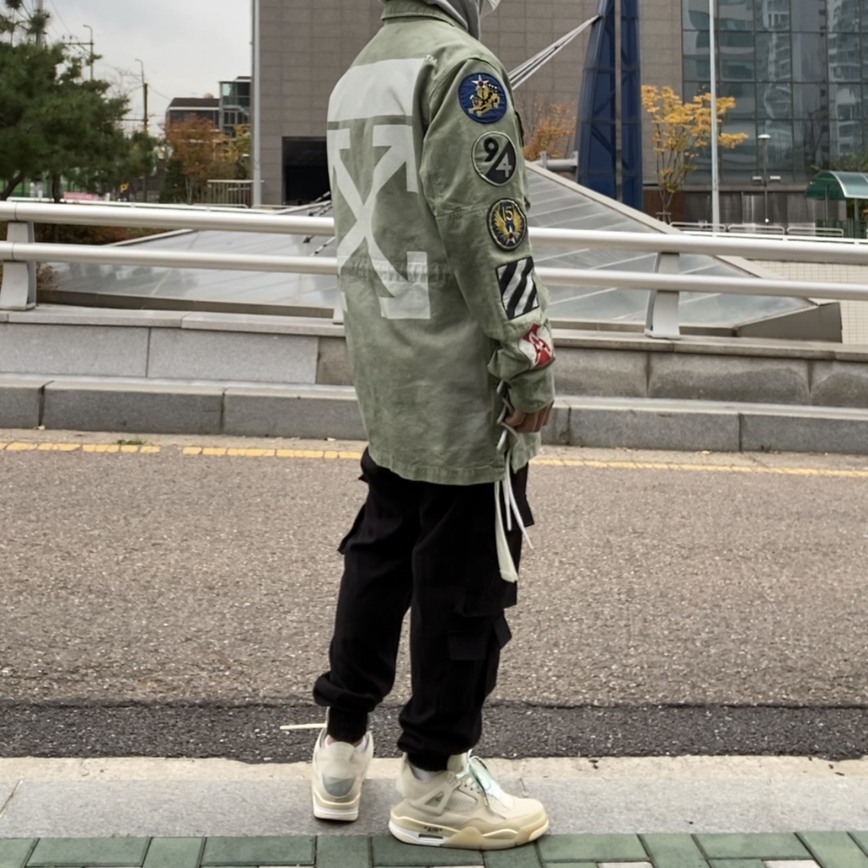 (W) Jordan 4 x Off-White Retro SP Sail 착용 스타일