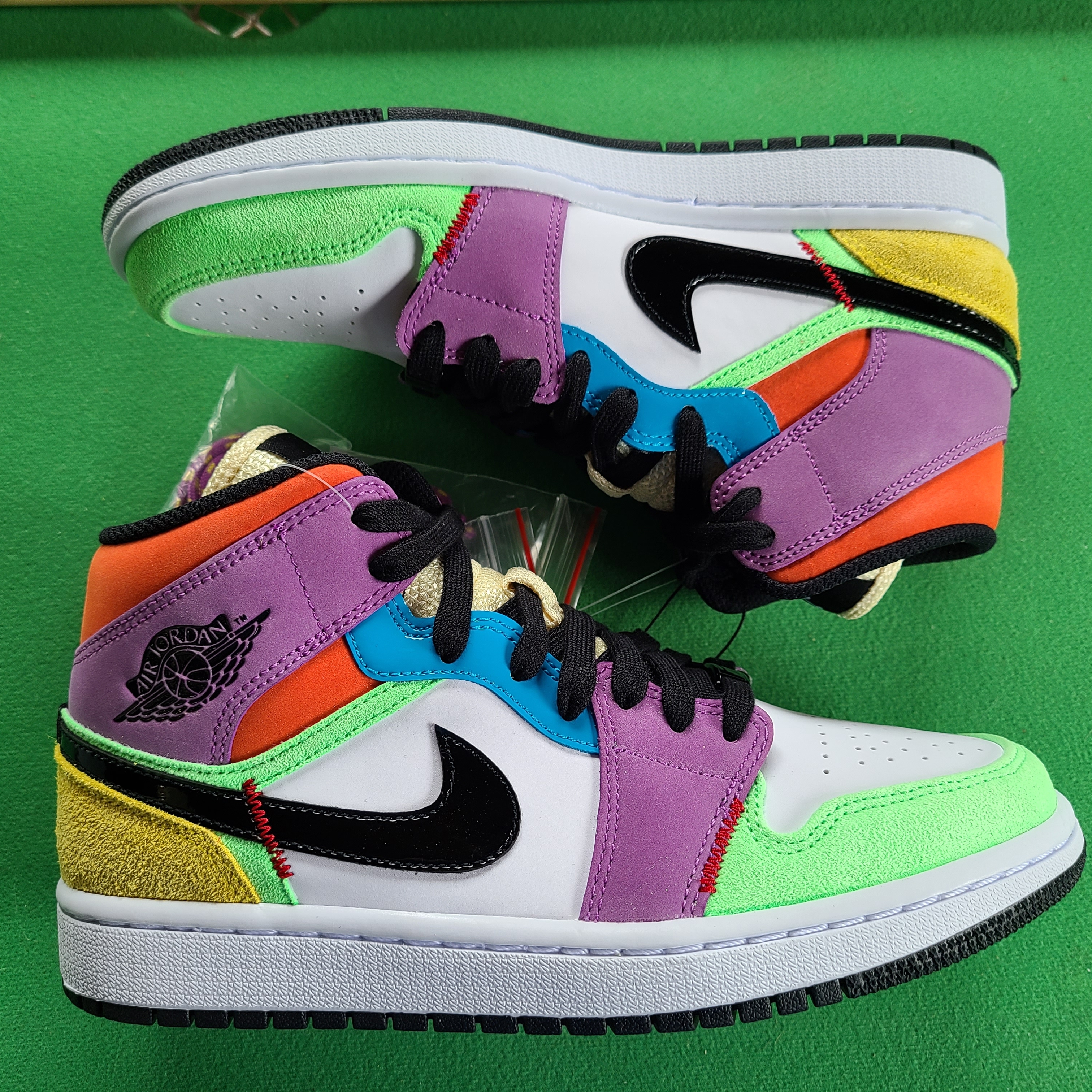 (W) Jordan 1 Mid SE Multi-Color Lightbulb 착용 스타일 - 1