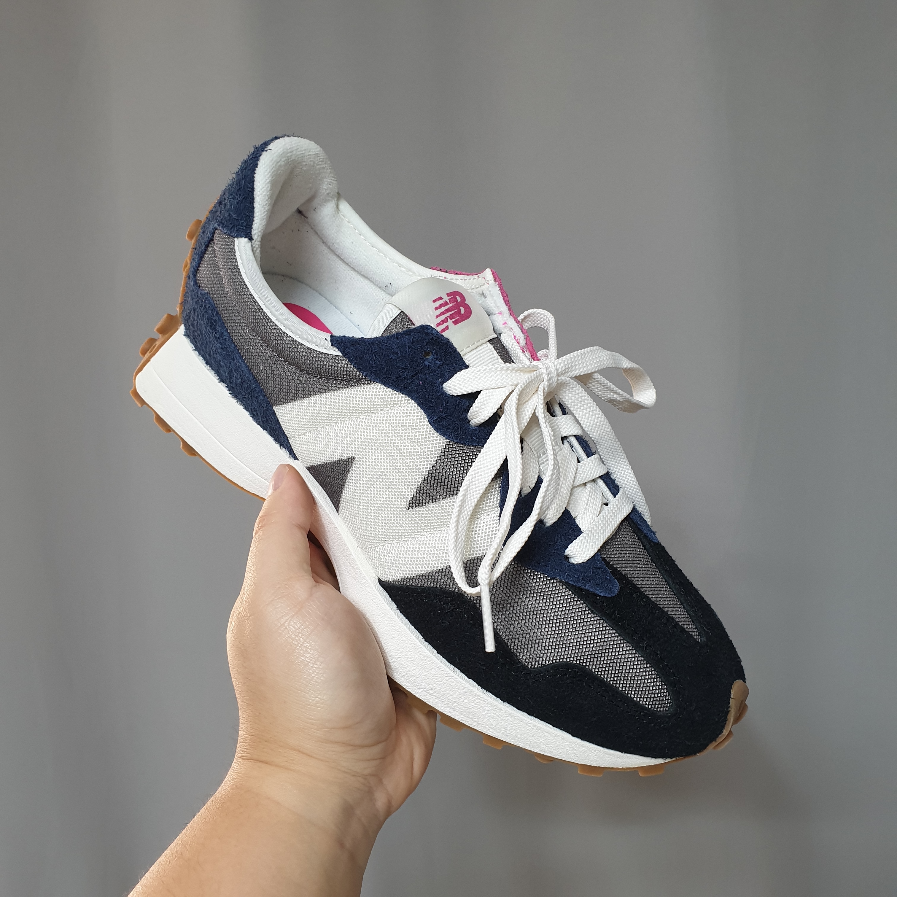New Balance 327 Castlerock 착용 스타일 - 2