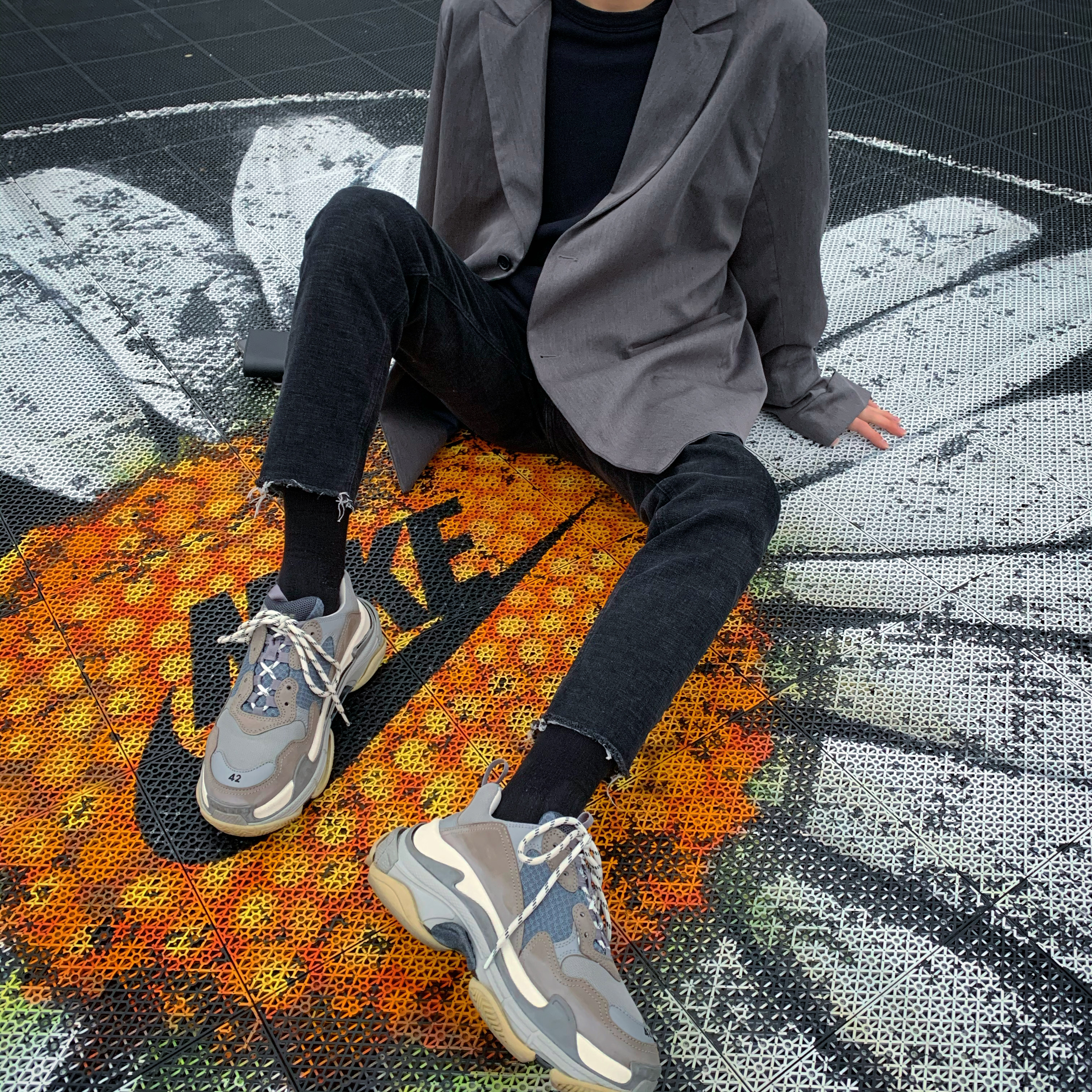 Balenciaga Triple S Grey 2018 착용 스타일