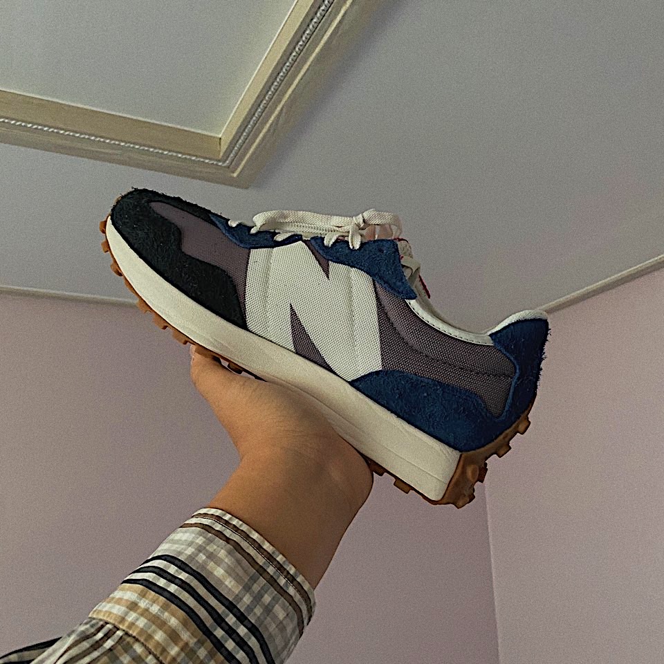 New Balance 327 Castlerock 착용 스타일 - 2