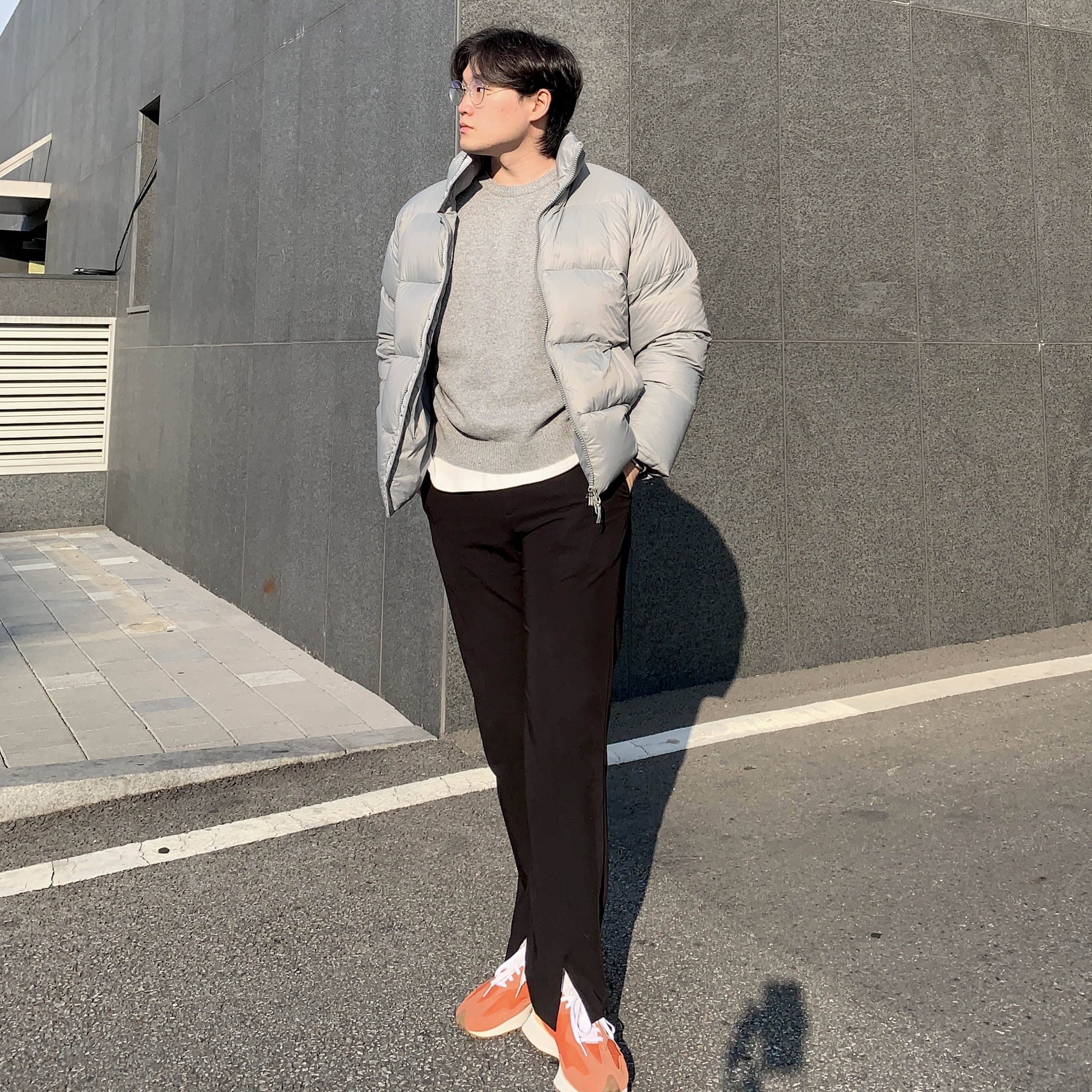 New Balance 327 Orange 착용 스타일 - 2
