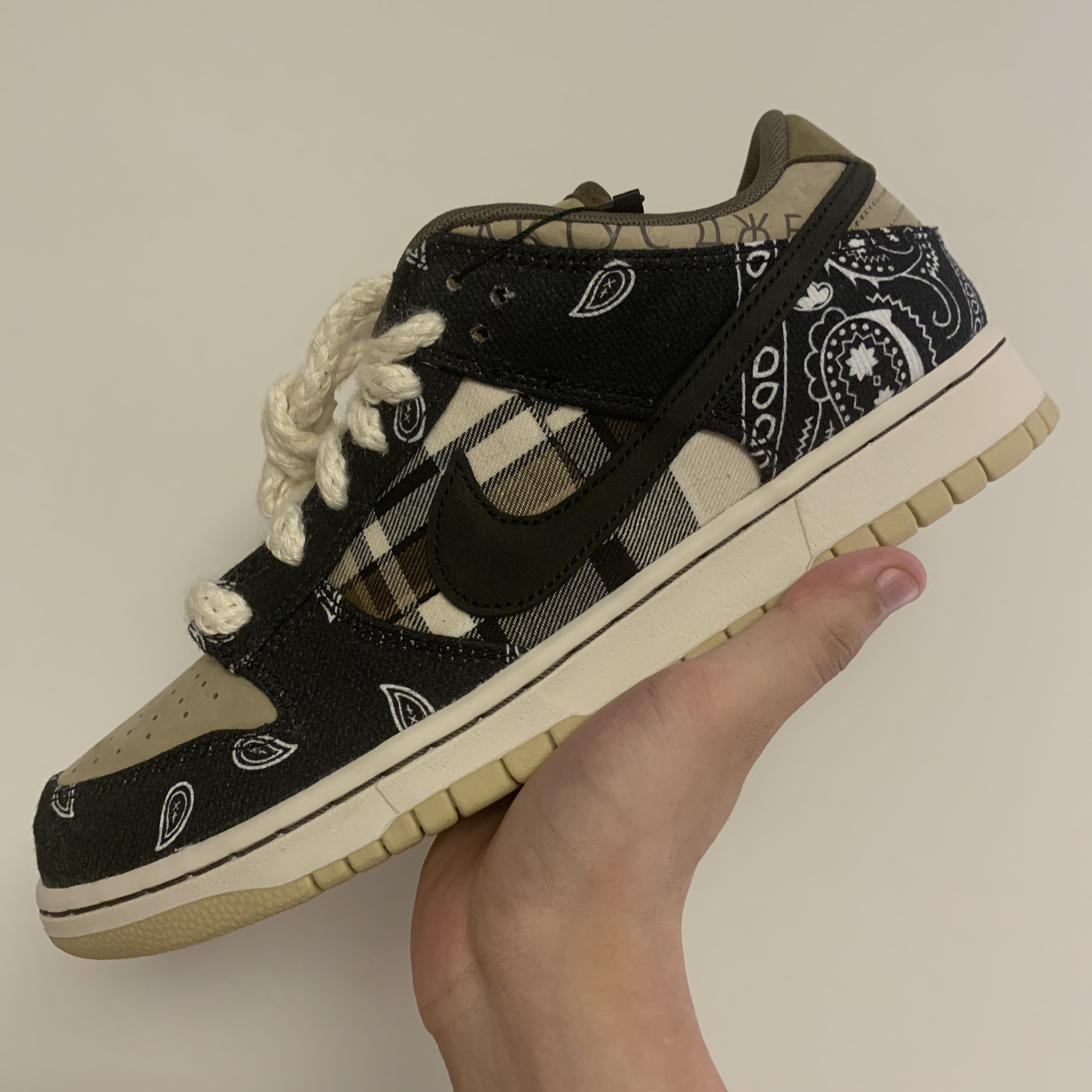 Nike x Travis Scott SB Dunk Low 착용 스타일