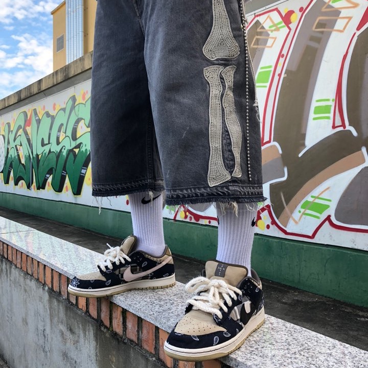 Nike x Travis Scott SB Dunk Low 착용 스타일