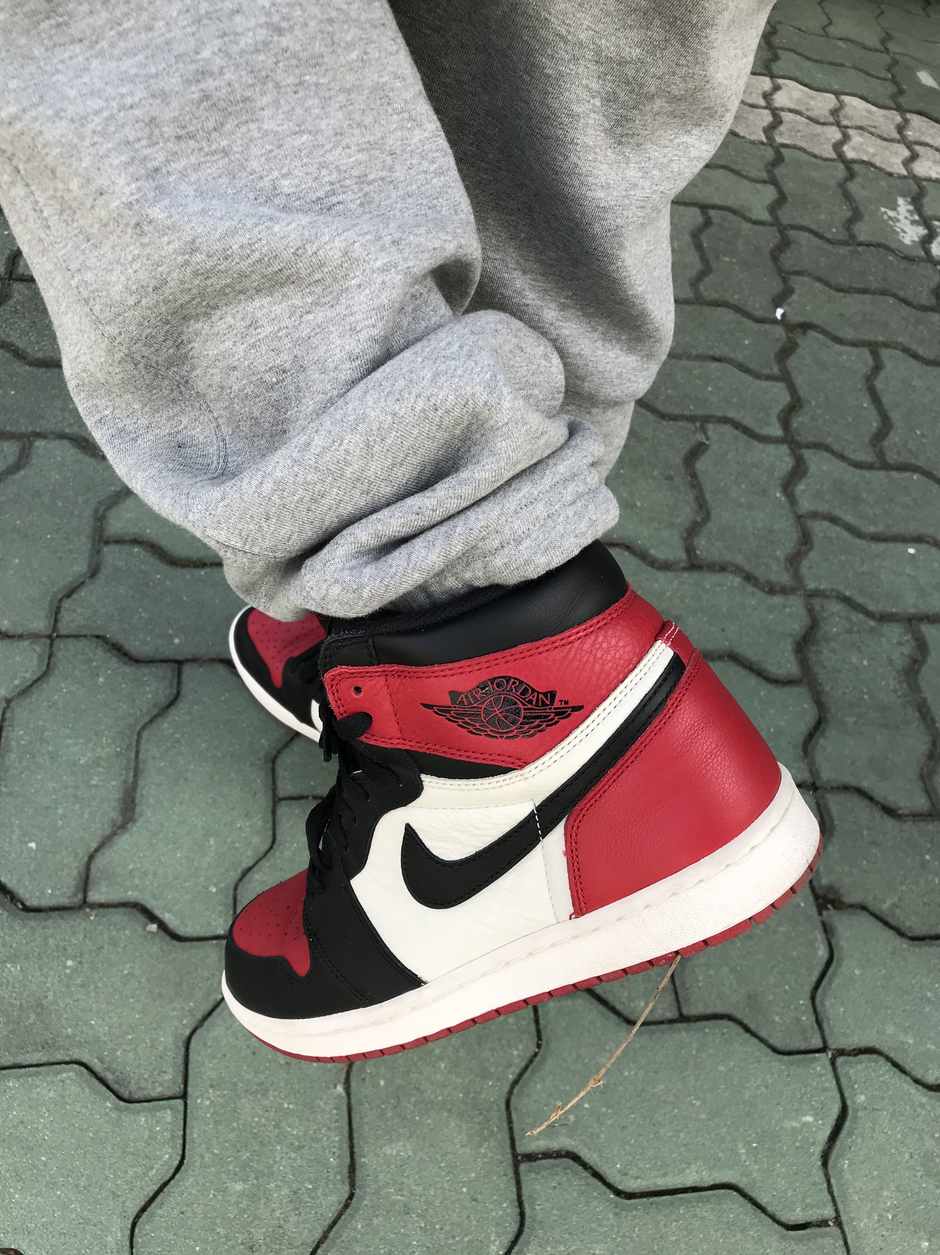 Jordan 1 Retro High OG Bred Toe 착용 스타일 - 2