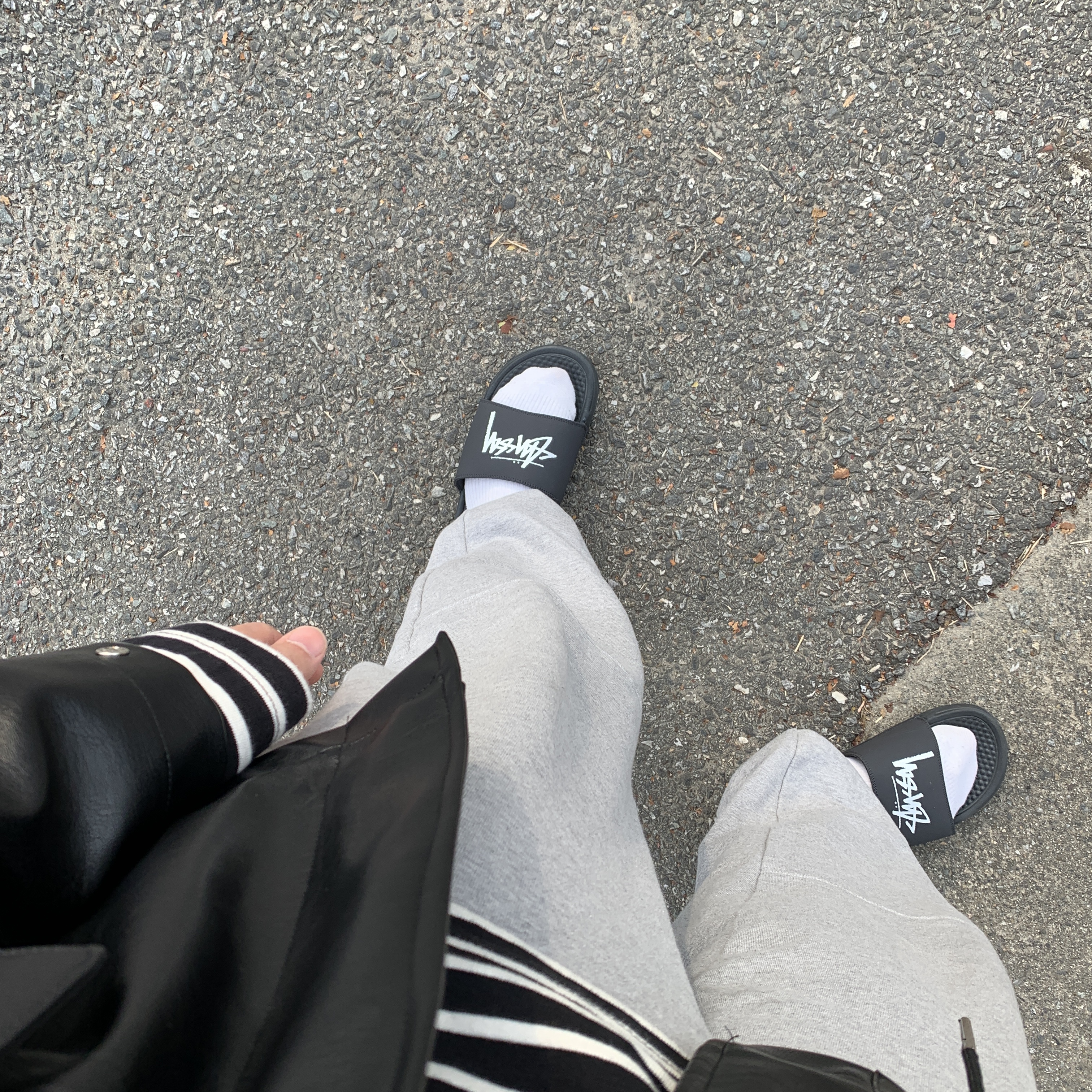Nike x Stussy Benassi Slide Off Noir 착용 스타일 - 2