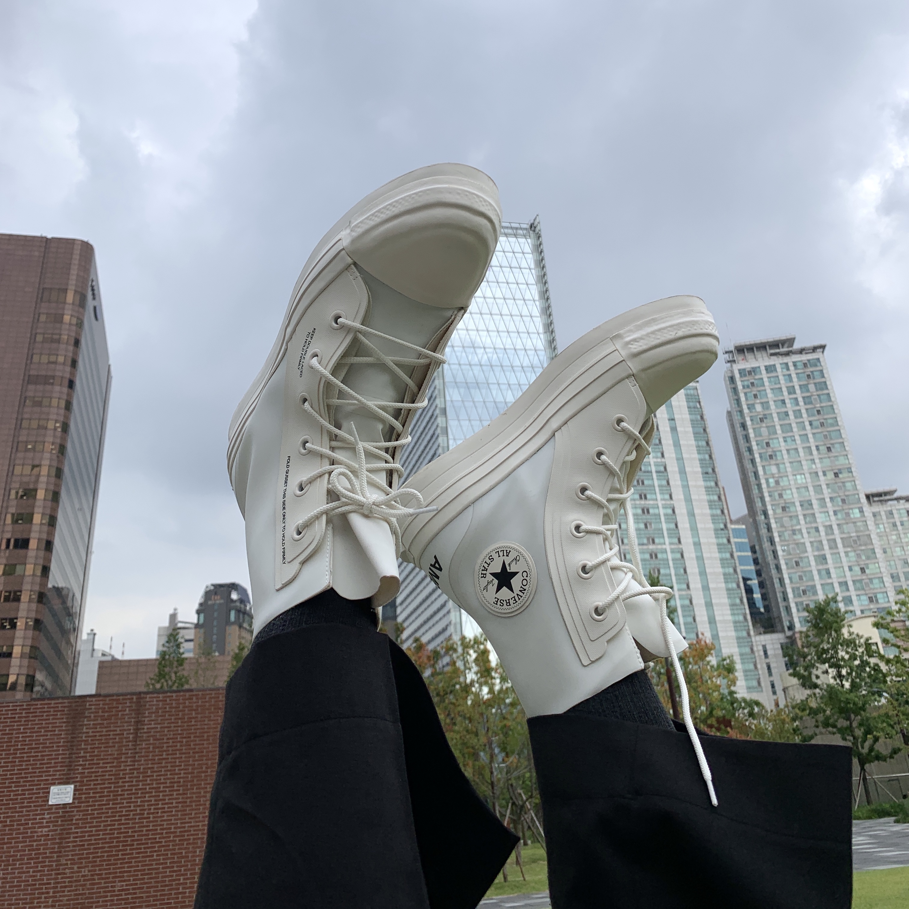 Converse x Ambush Chuck 70 Hi White 착용 스타일 - 3