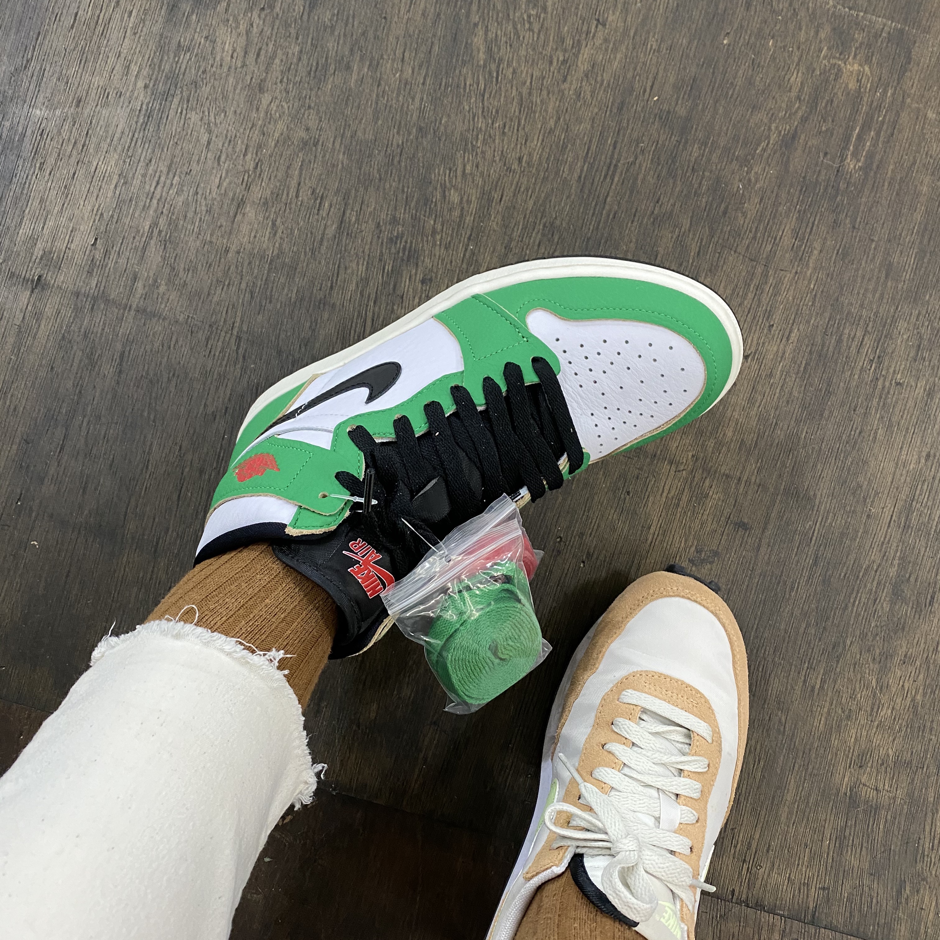 (W) Jordan 1 Retro High OG Lucky Green 착용 스타일 - 5