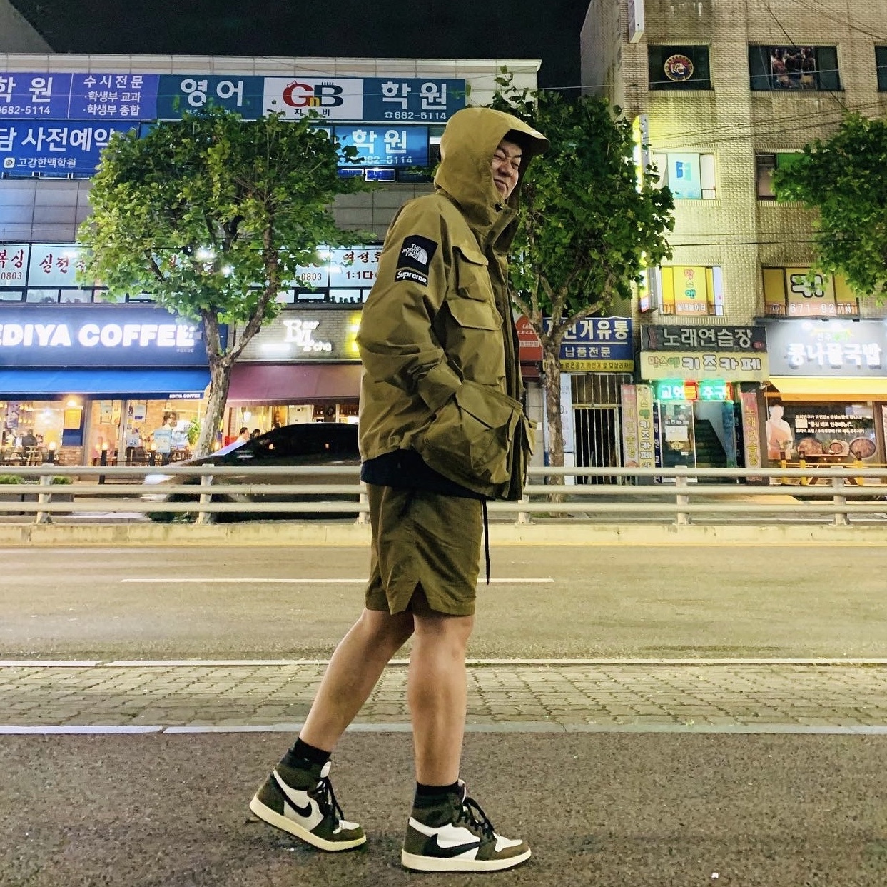 Jordan 1 x Travis Scott Retro High OG SP Mocha 착용 스타일