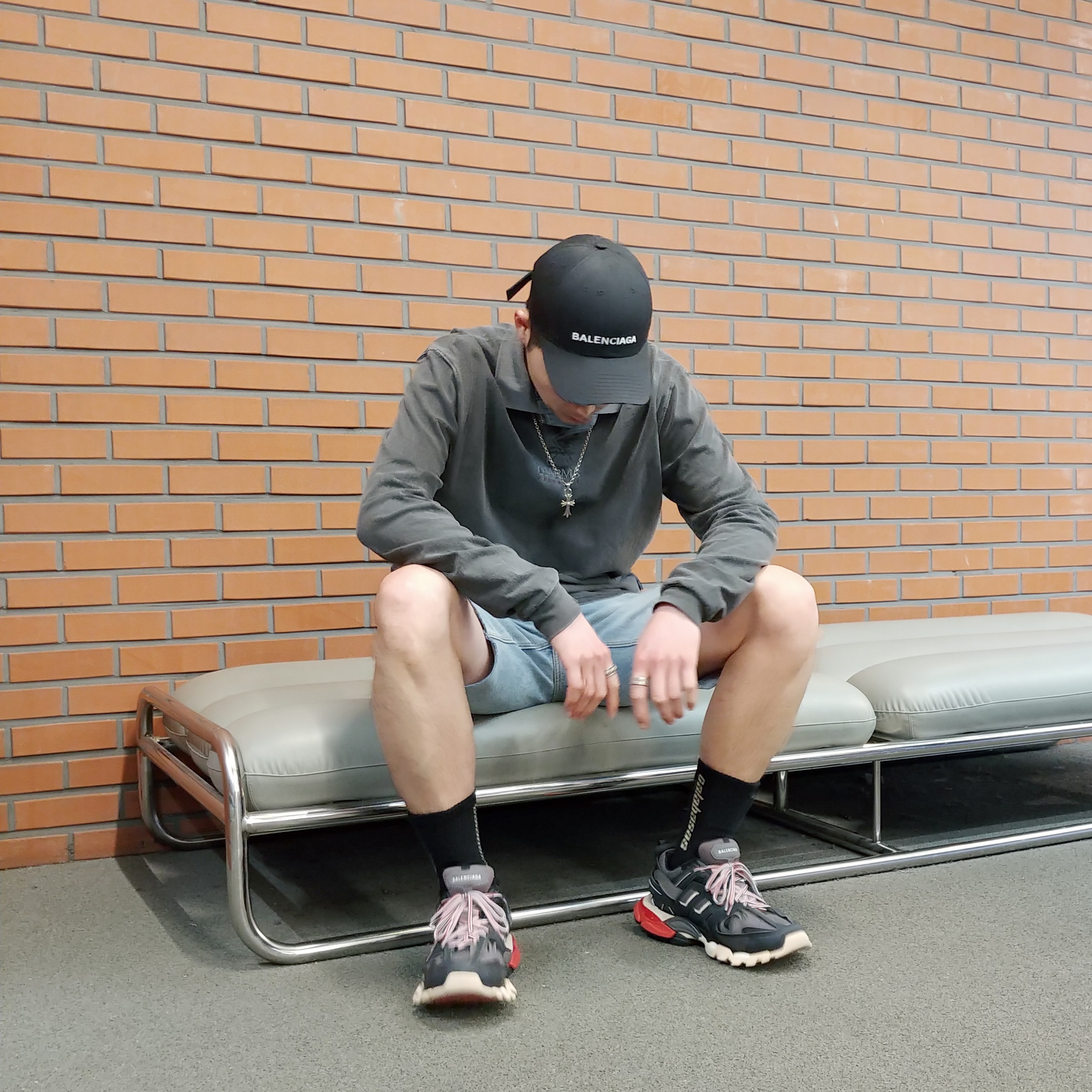 Balenciaga Track Sneakers Black Red 2019 착용 스타일