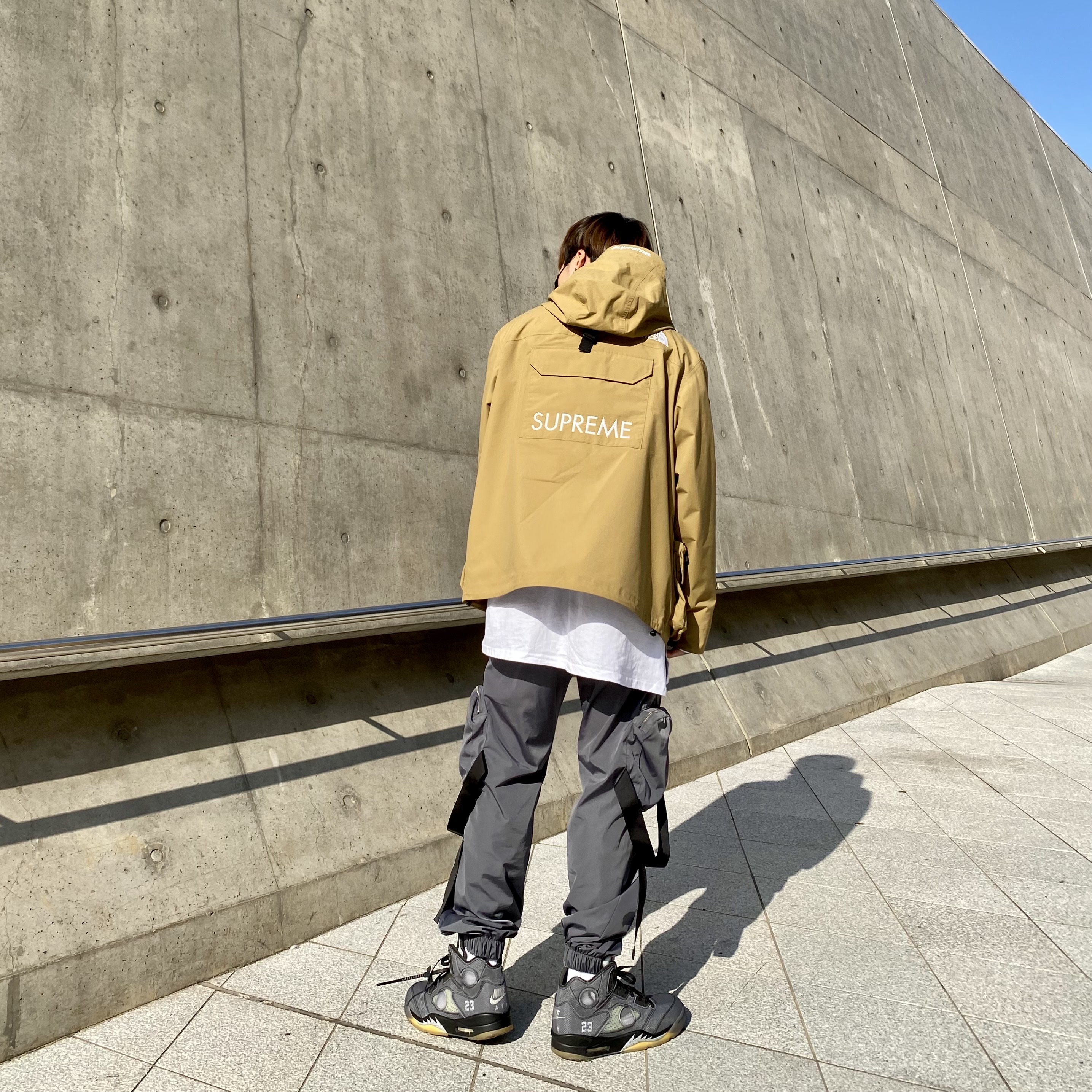 Jordan 5 x Off-White Retro SP Black Muslin 착용 스타일 - 3