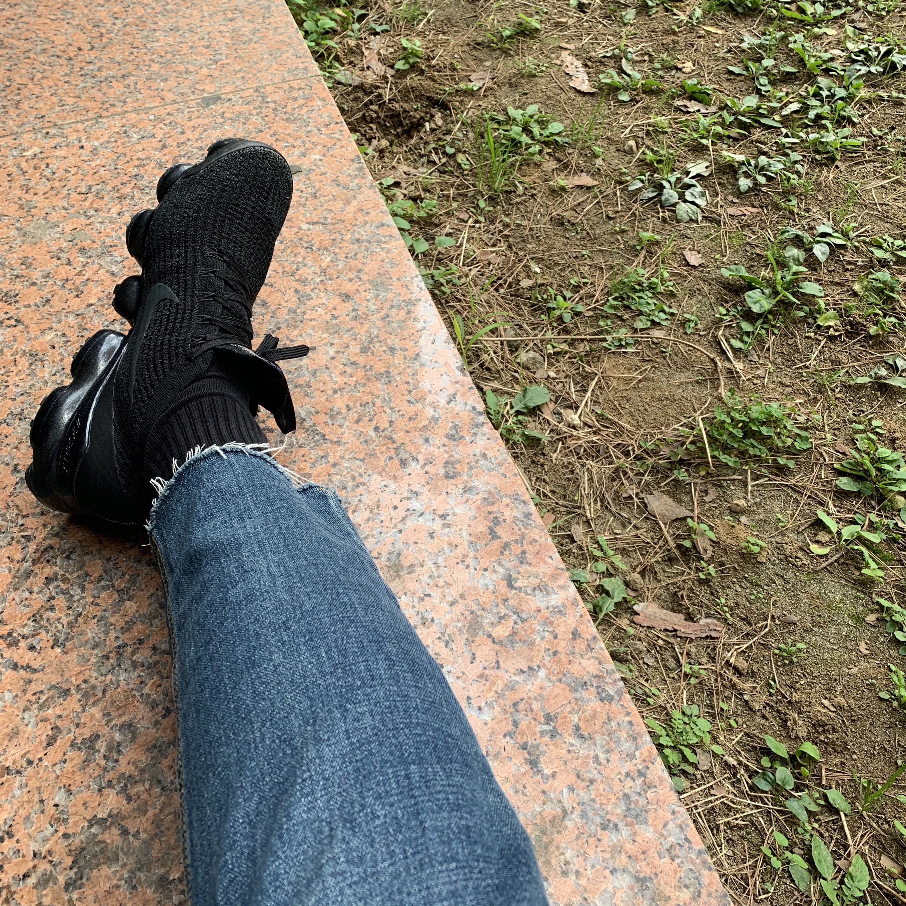 Nike Air VaporMax Flyknit 3.0 Triple Black 착용 스타일 - 2