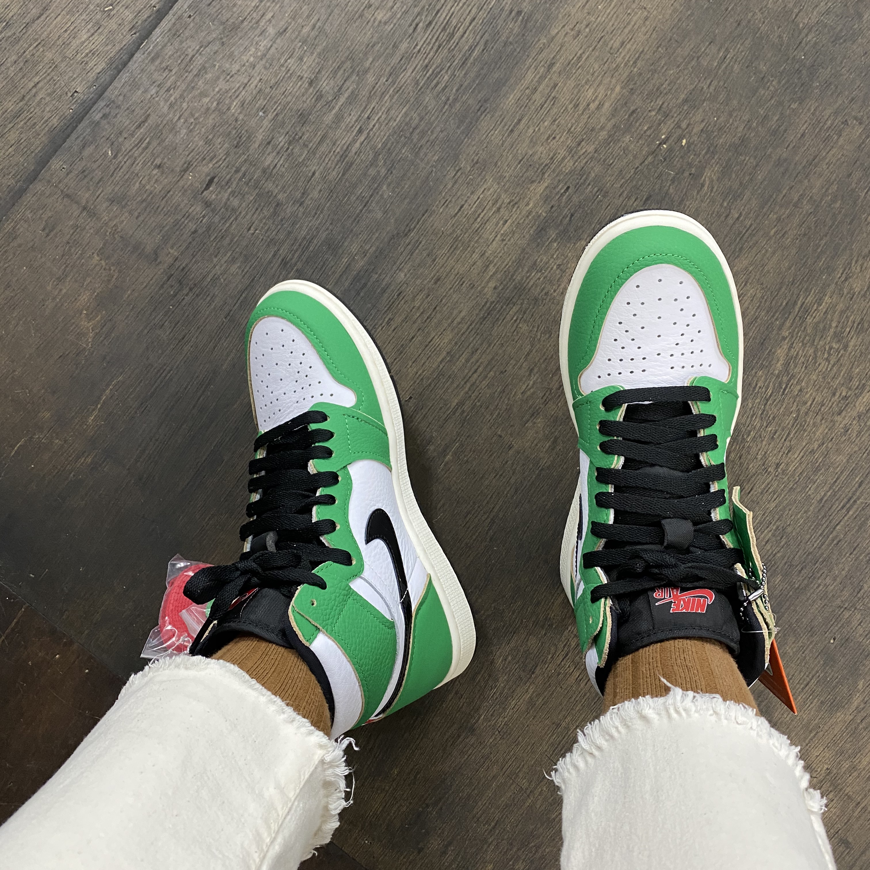 (W) Jordan 1 Retro High OG Lucky Green 착용 스타일 - 4