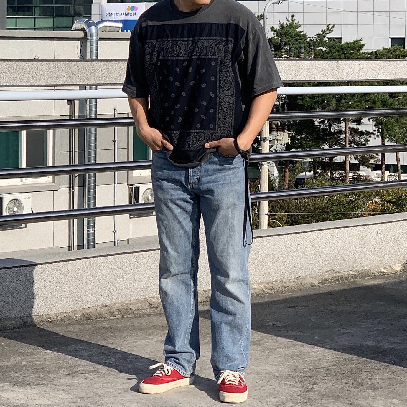 Vans Vault OG Authentic LX Chili Pepper Red 착용 스타일 - 1