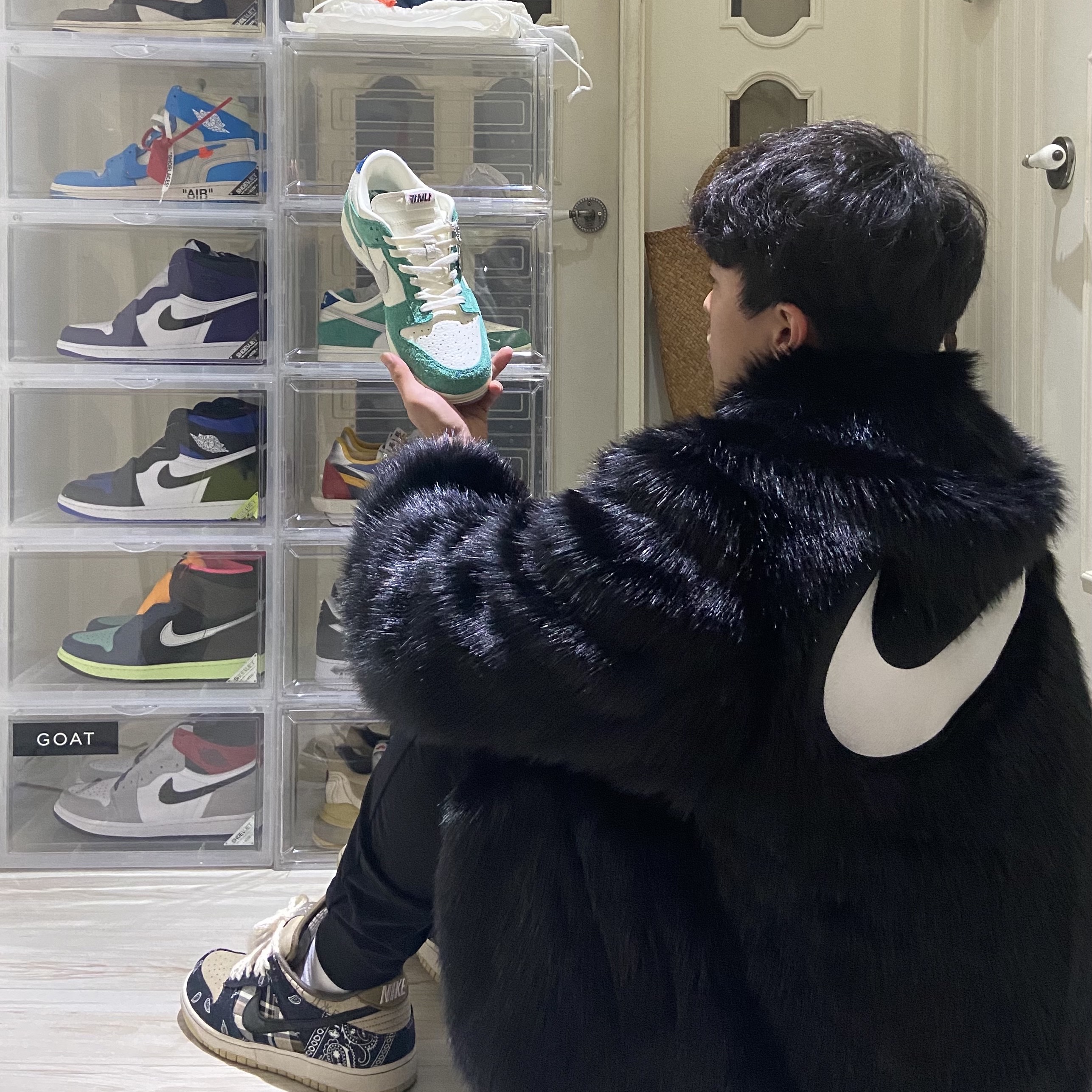 Nike x Kasina Dunk Low Road Sign - Kasina Exclusive, Jordan 1 x Travis Scott Retro High OG SP Mocha 착용 스타일