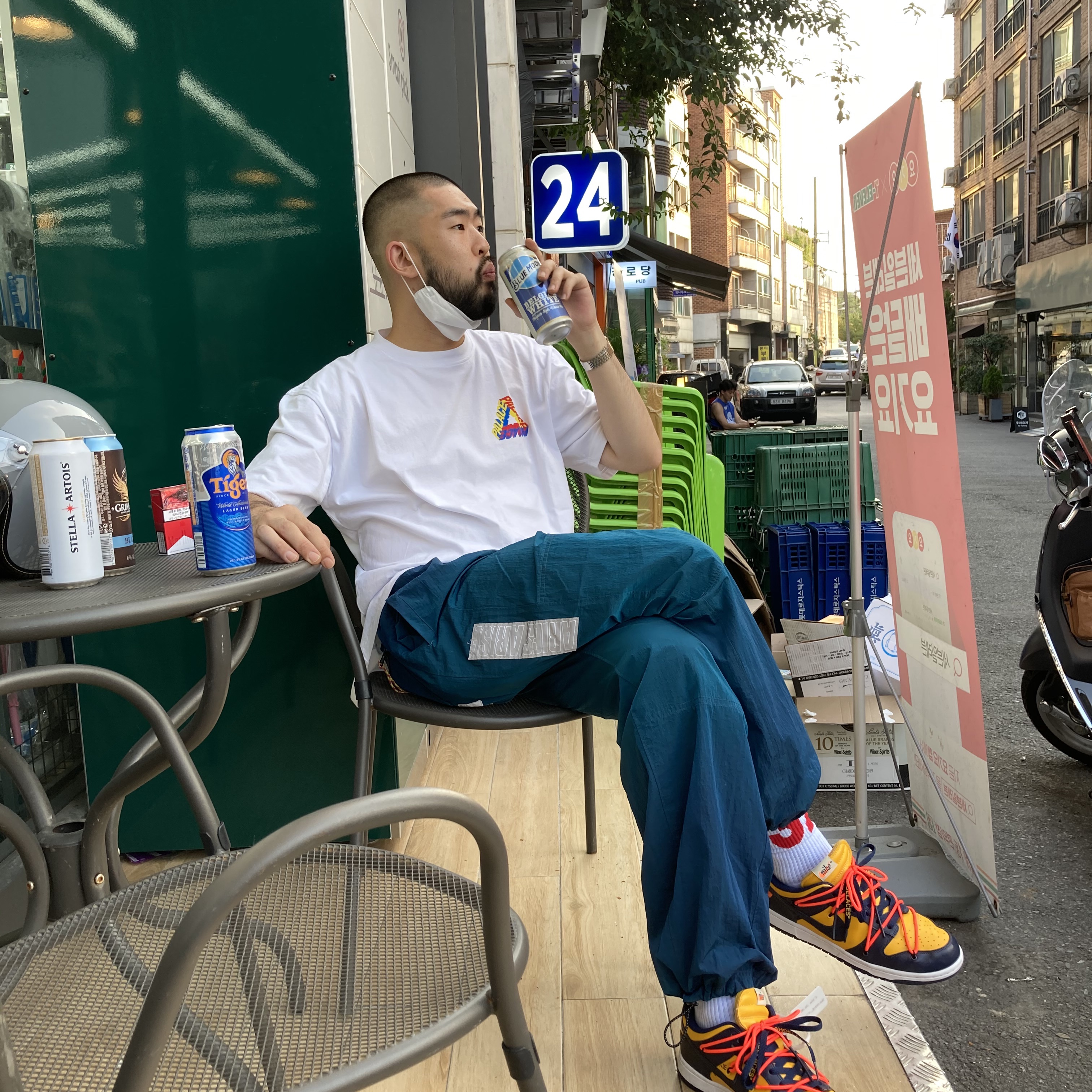 Nike x Off-White Dunk Low University Gold Midnight Navy 착용 스타일