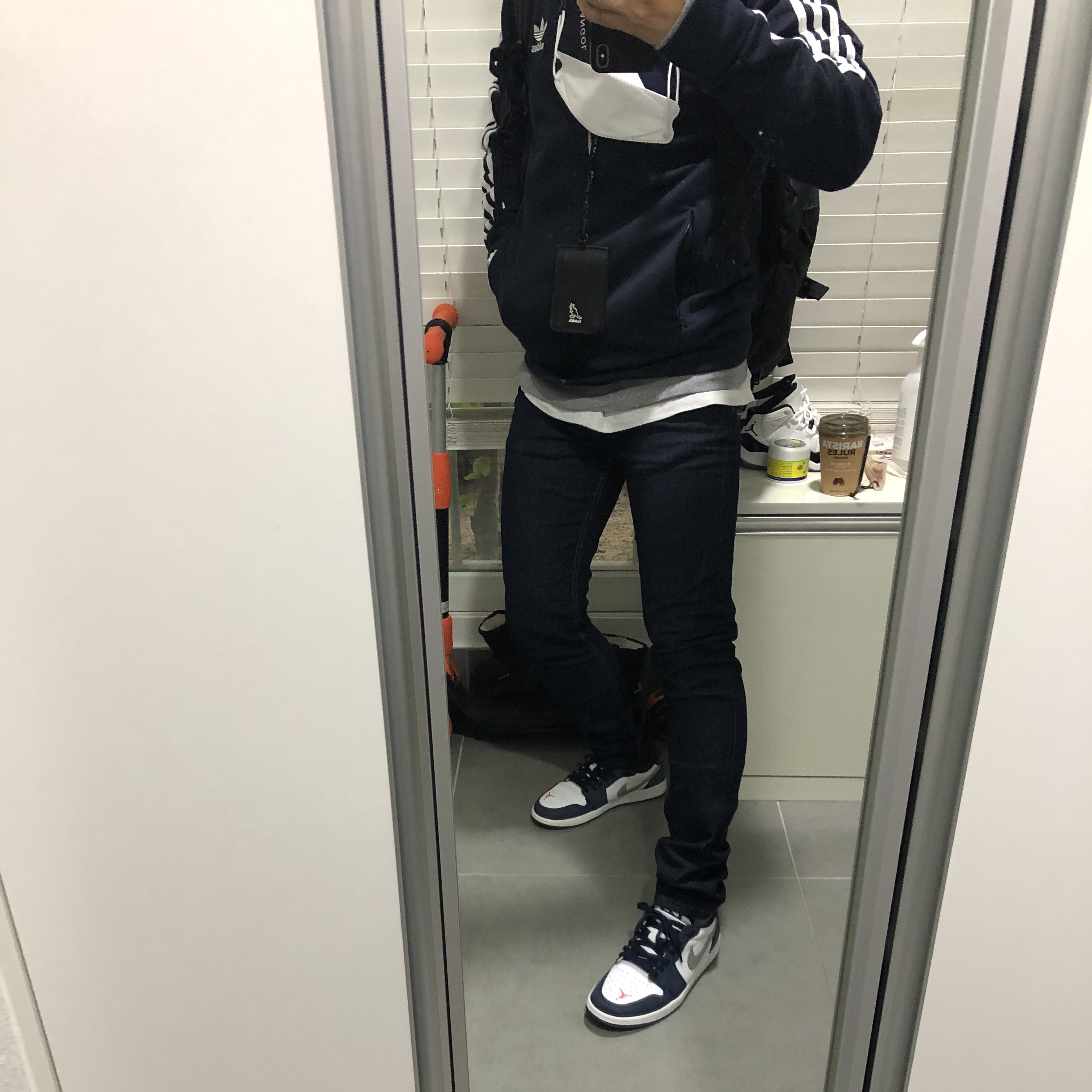 Jordan 1 Low SB Koston Midnight Navy 착용 스타일 - 1
