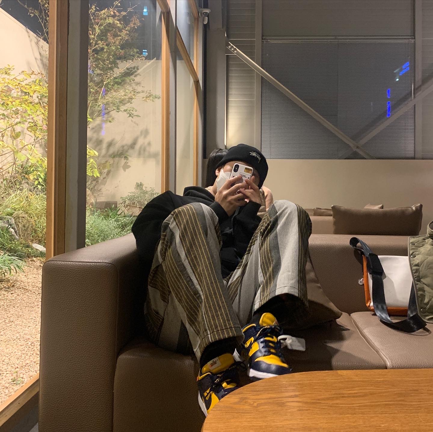 Nike x Off-White Dunk Low University Gold Midnight Navy 착용 스타일