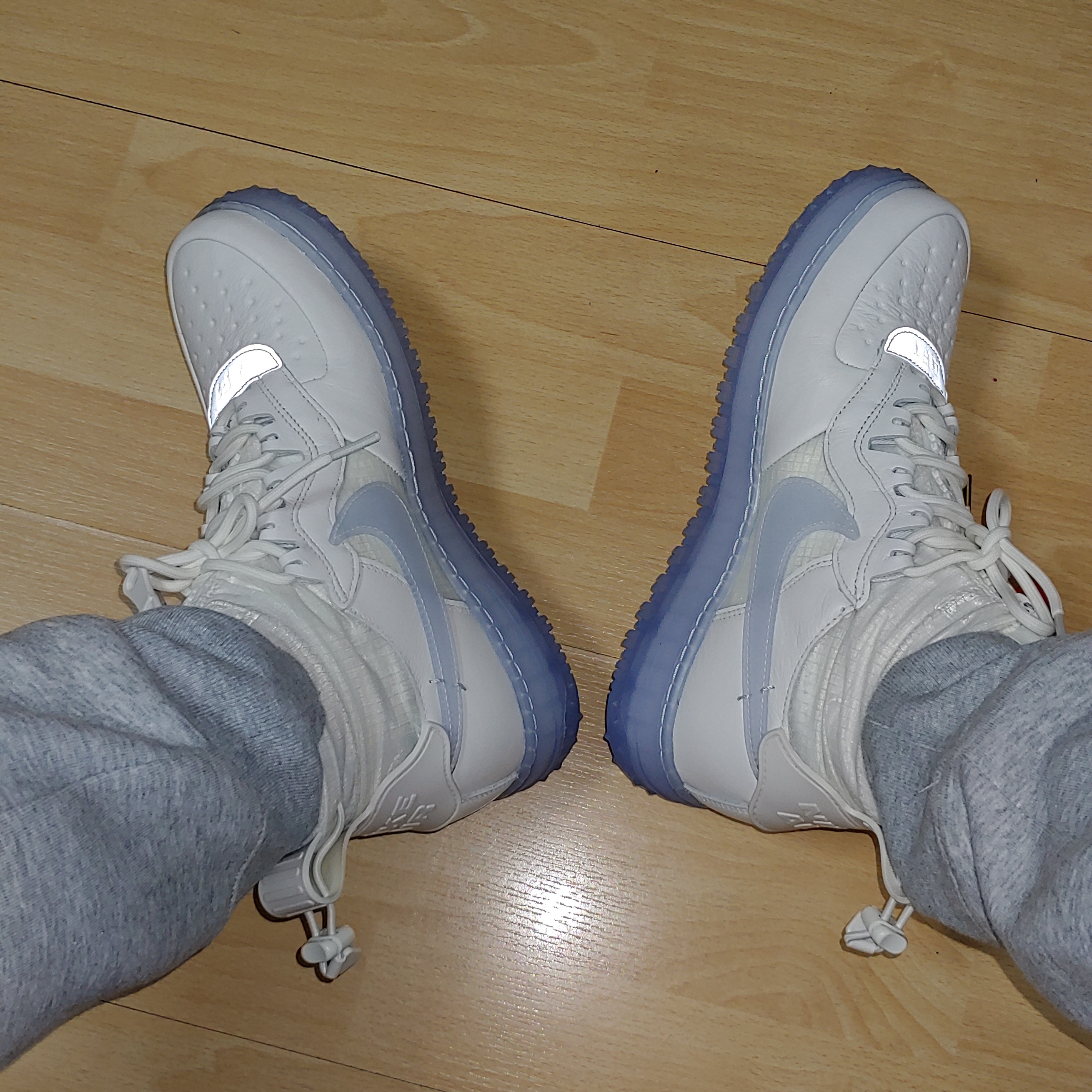 Nike Air Force 1 Gore-Tex High Phantom White 착용 스타일