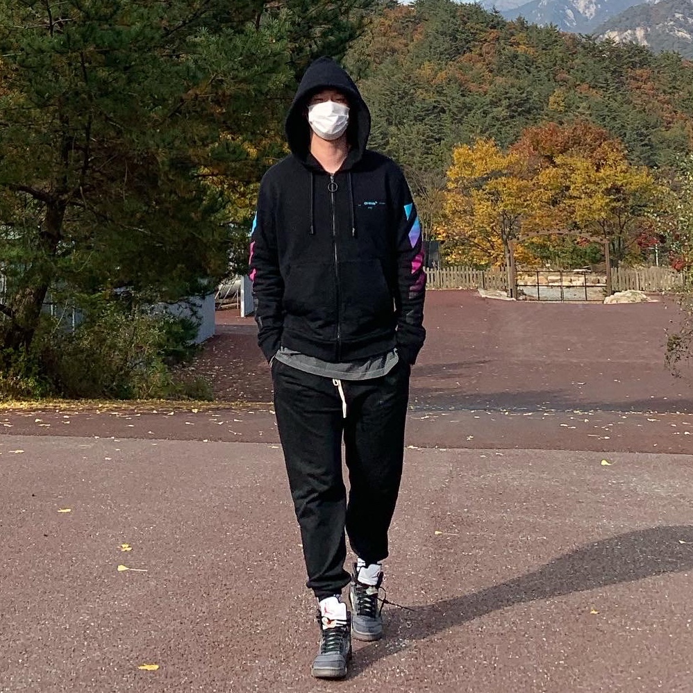 Jordan 5 x Off-White Retro SP Black Muslin 착용 스타일 - 2