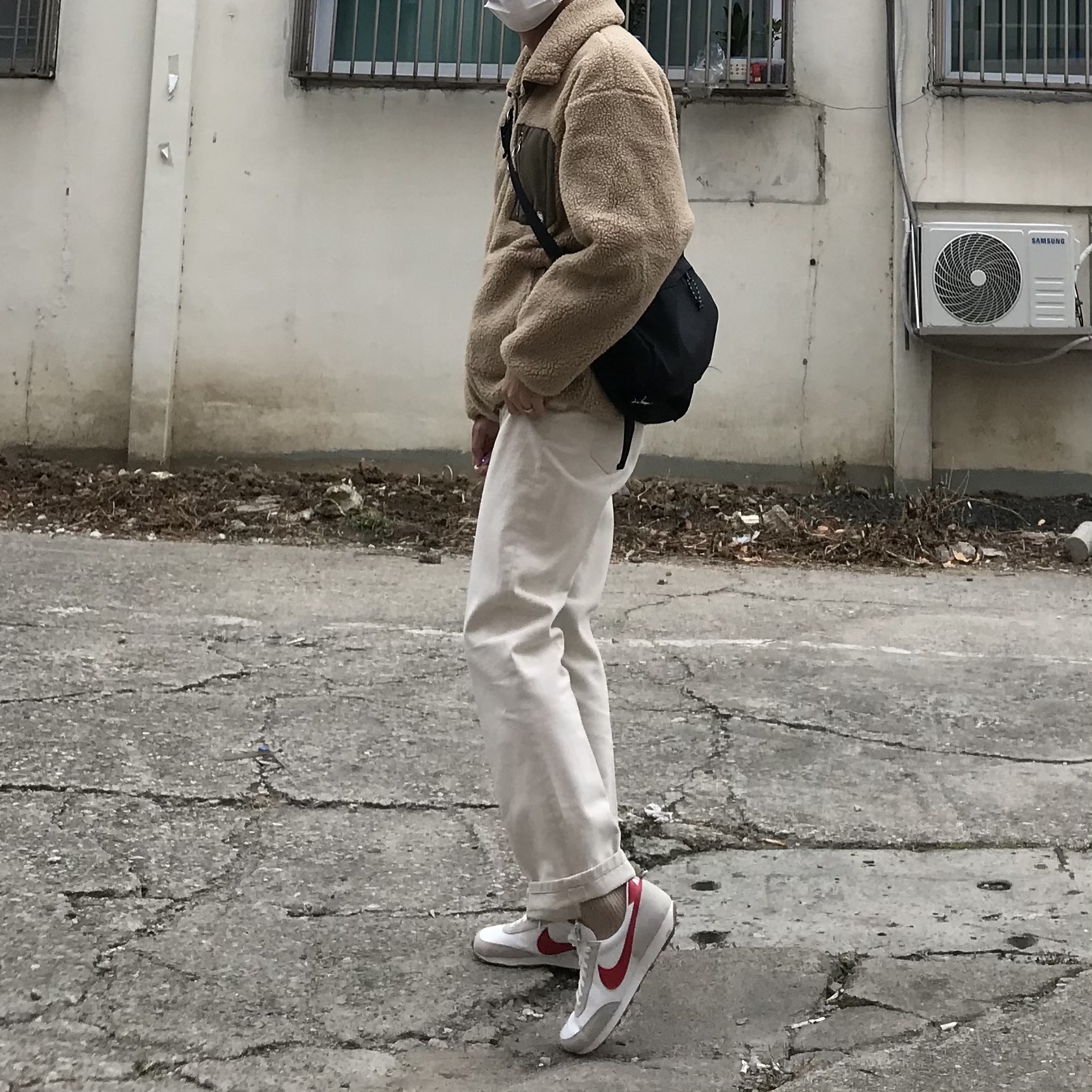 (W) Nike Daybreak Summit White University Red 착용 스타일 - 3