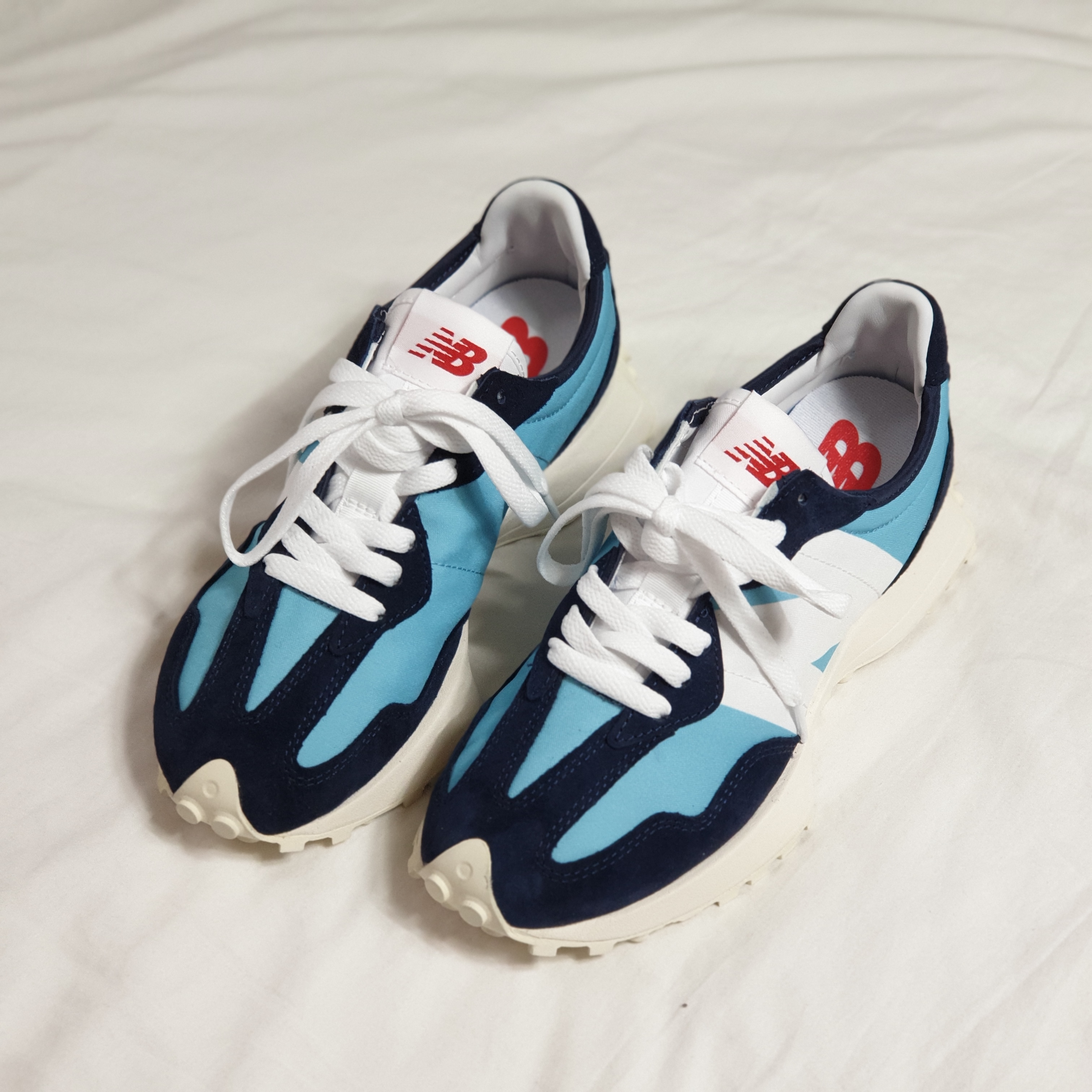 (W) New Balance 327 Wax Blue 착용 스타일 - 1