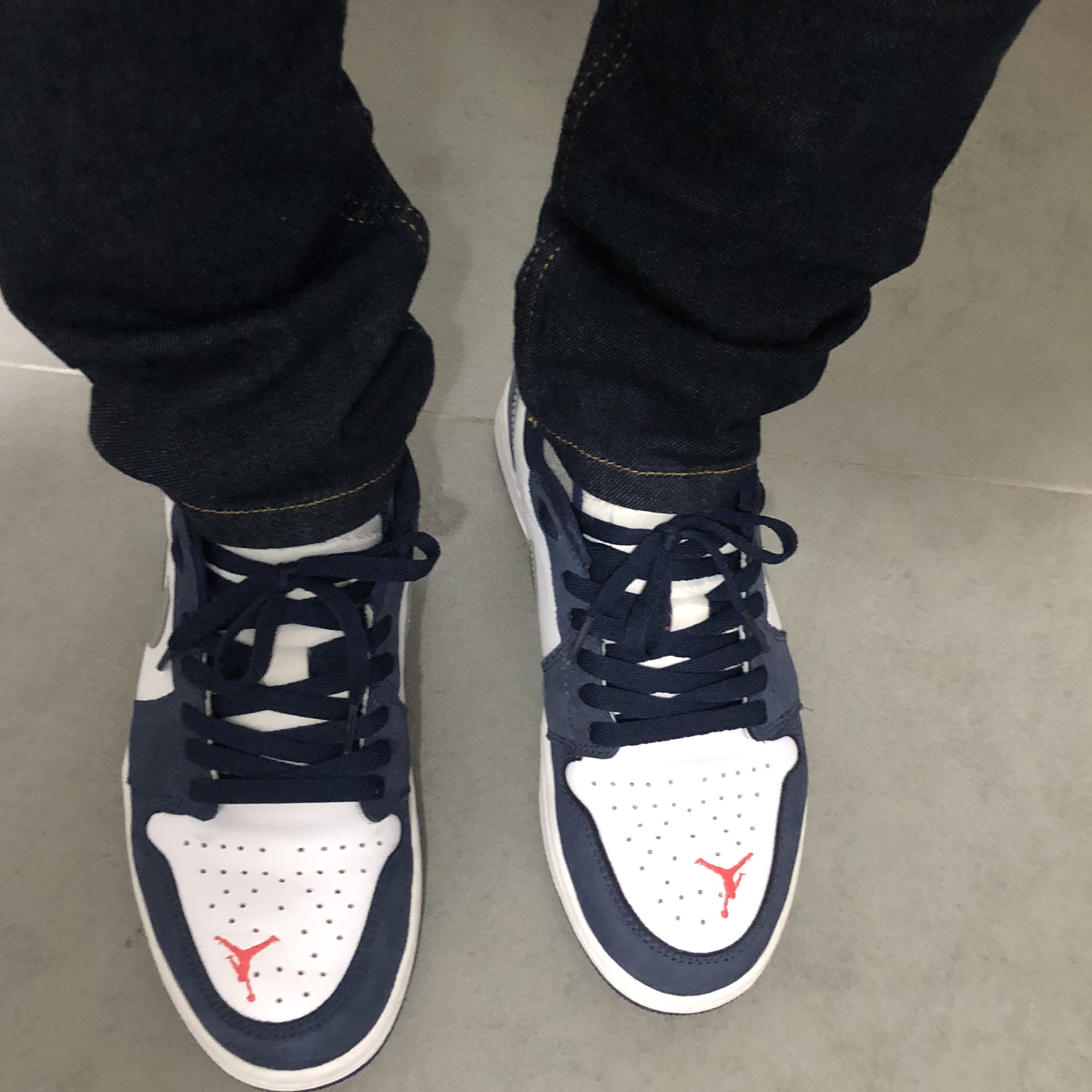Jordan 1 Low SB Koston Midnight Navy 착용 스타일 - 3