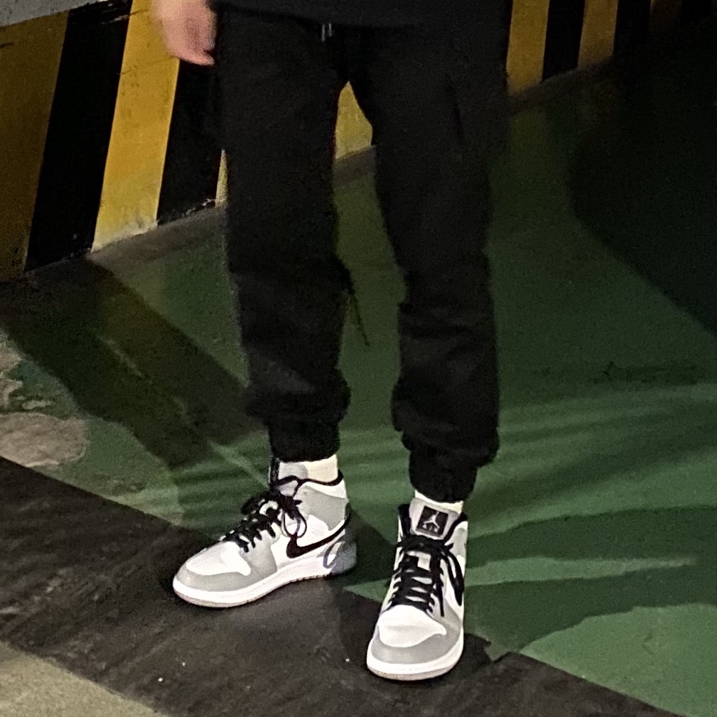 Jordan 1 Mid Light Smoke Grey 착용 스타일