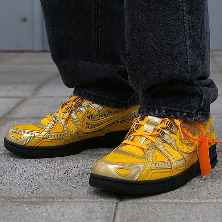Nike x Off-White Air Rubber Dunk University Gold 착용 스타일