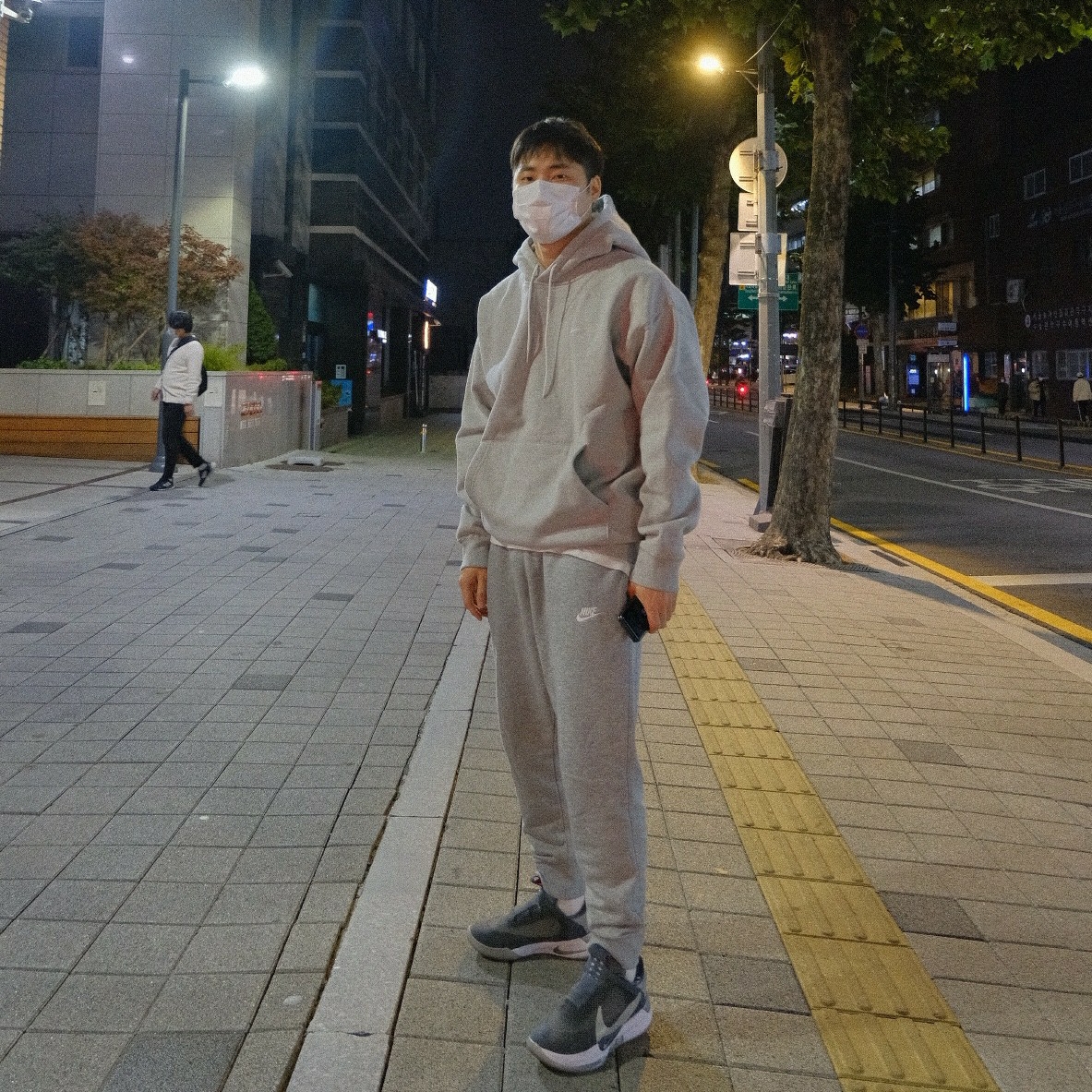 Nike Adapt BB Dark Grey (KR Charger) 착용 스타일