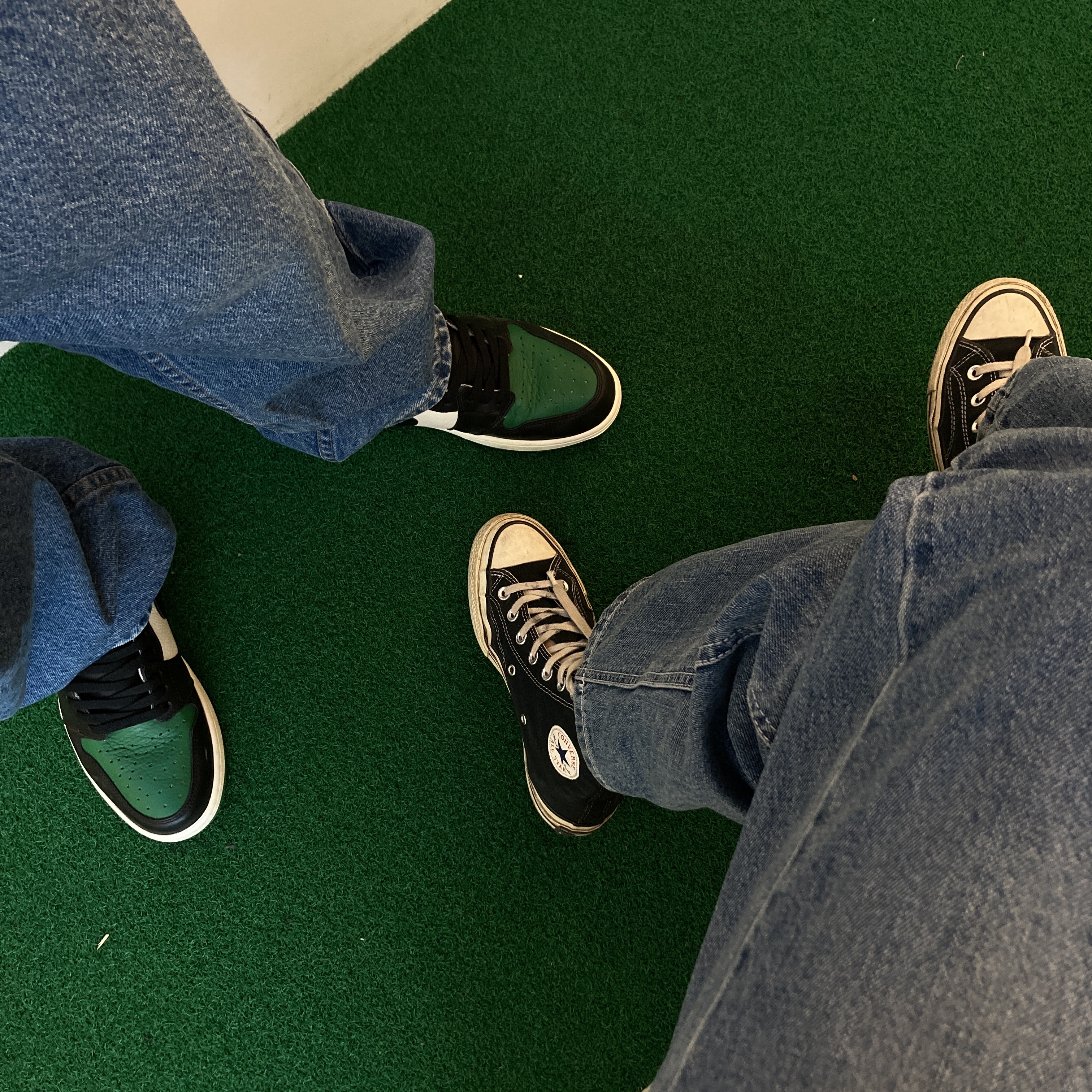 Converse Chuck 70 Hi Black, Jordan 1 Retro High OG Pine Green 착용 스타일