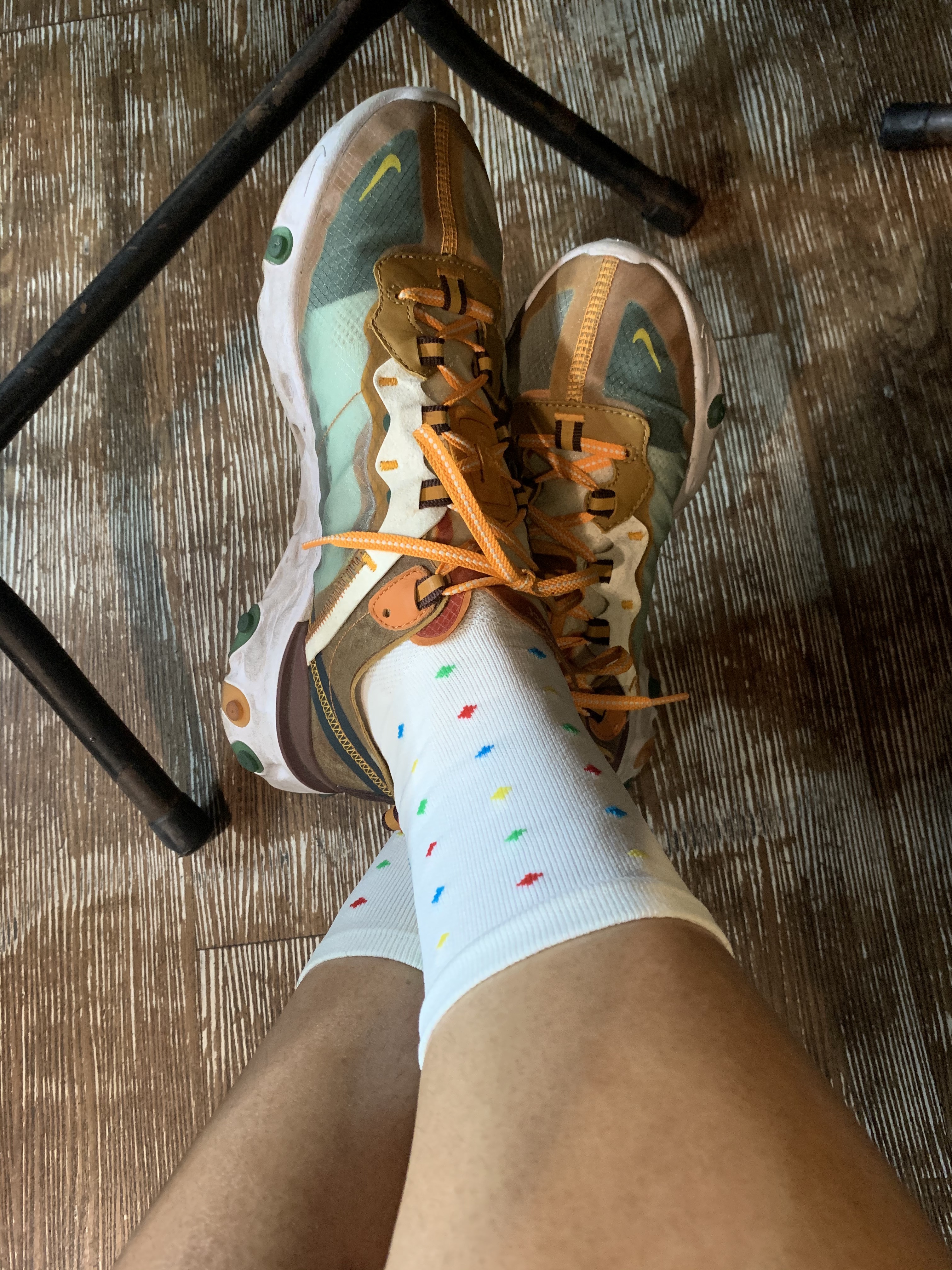 Nike React Element 87 Orange Peel 착용 스타일