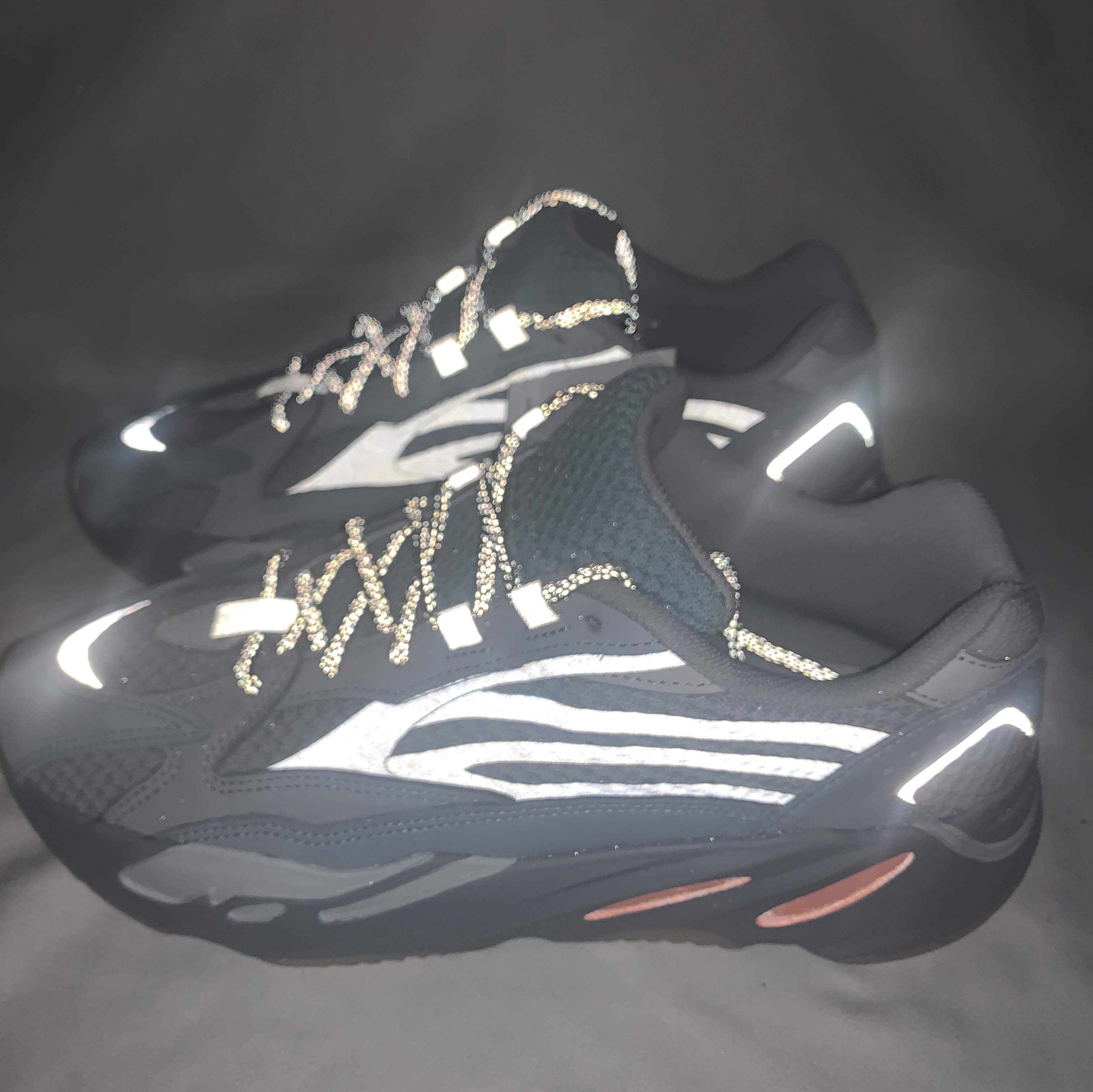 Adidas Yeezy Boost 700 V2 Inertia 착용 스타일 - 2
